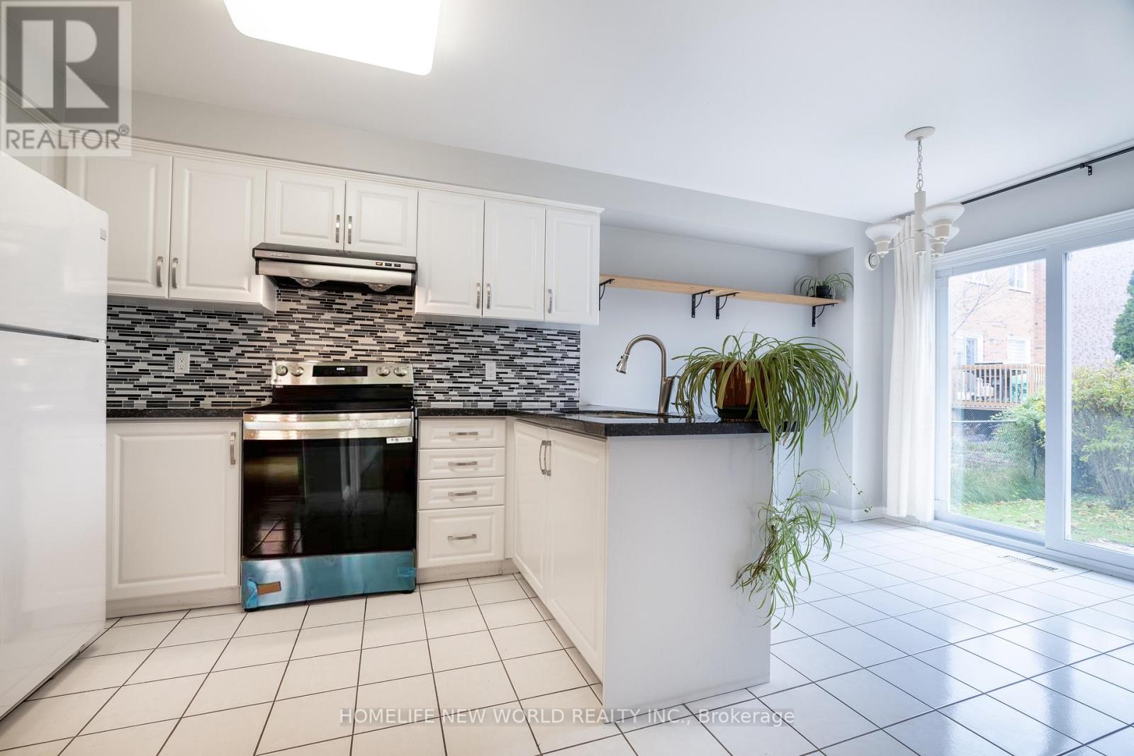 5715 Bell Harbour Drive, Mississauga, Ontario  L5M 5L1 - Photo 10 - W12567718