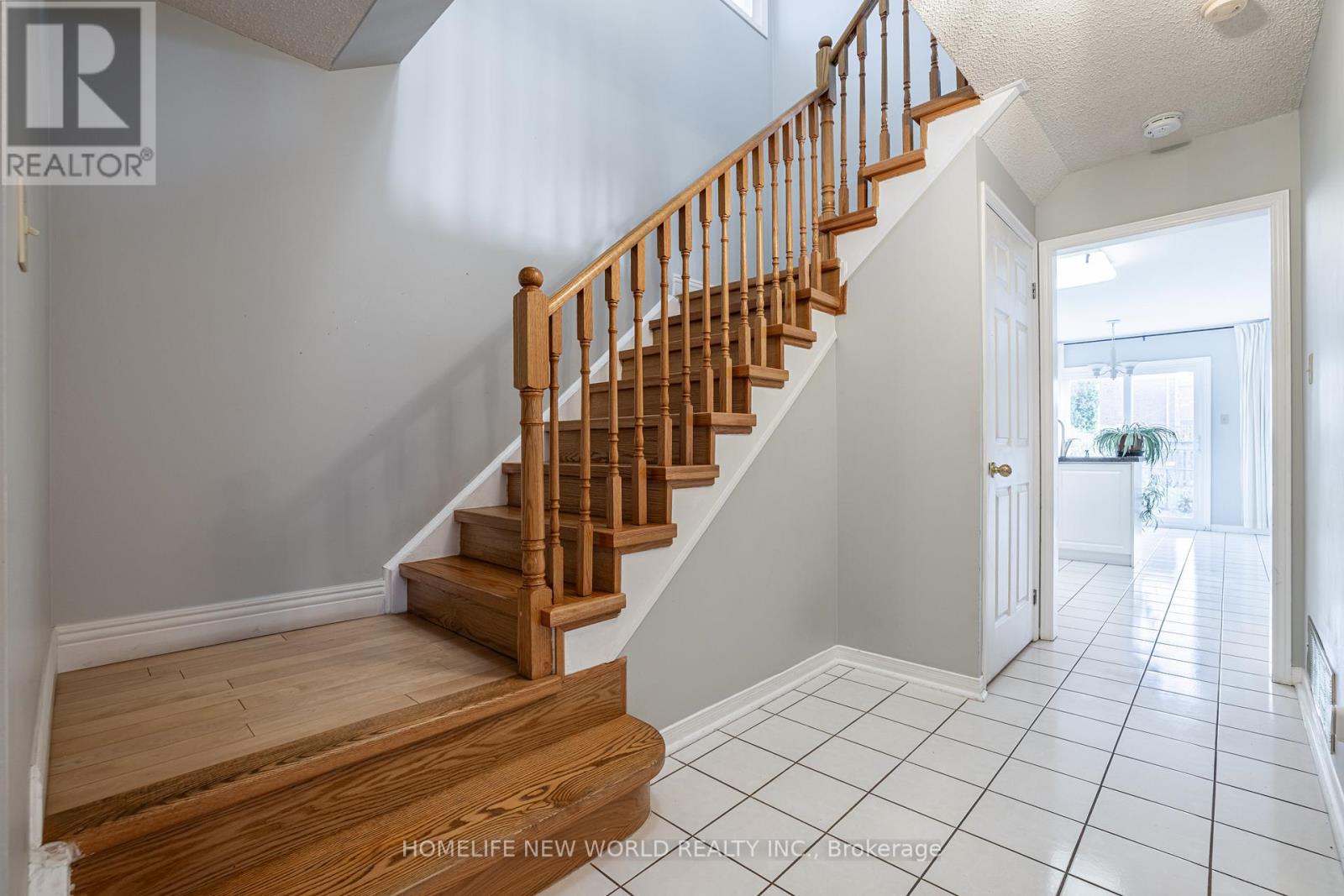 5715 Bell Harbour Drive, Mississauga, Ontario  L5M 5L1 - Photo 13 - W12567718