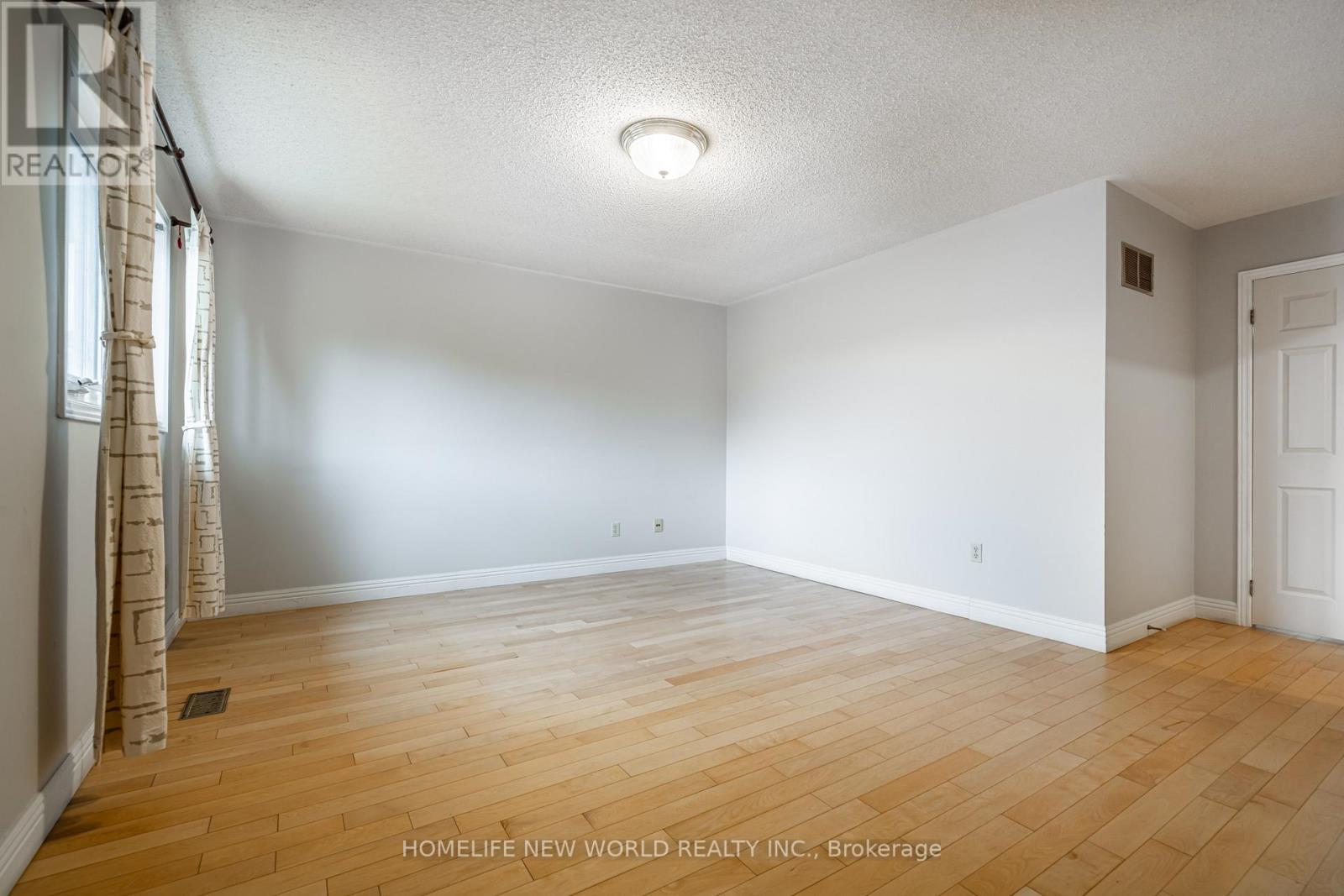 5715 Bell Harbour Drive, Mississauga, Ontario  L5M 5L1 - Photo 15 - W12567718