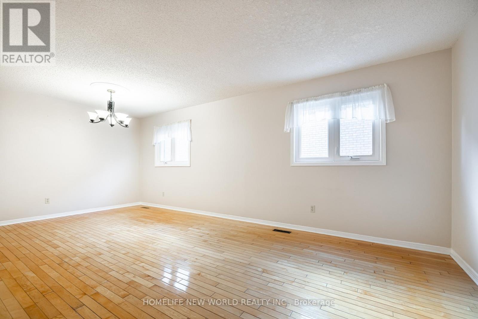 5715 Bell Harbour Drive, Mississauga, Ontario  L5M 5L1 - Photo 4 - W12567718