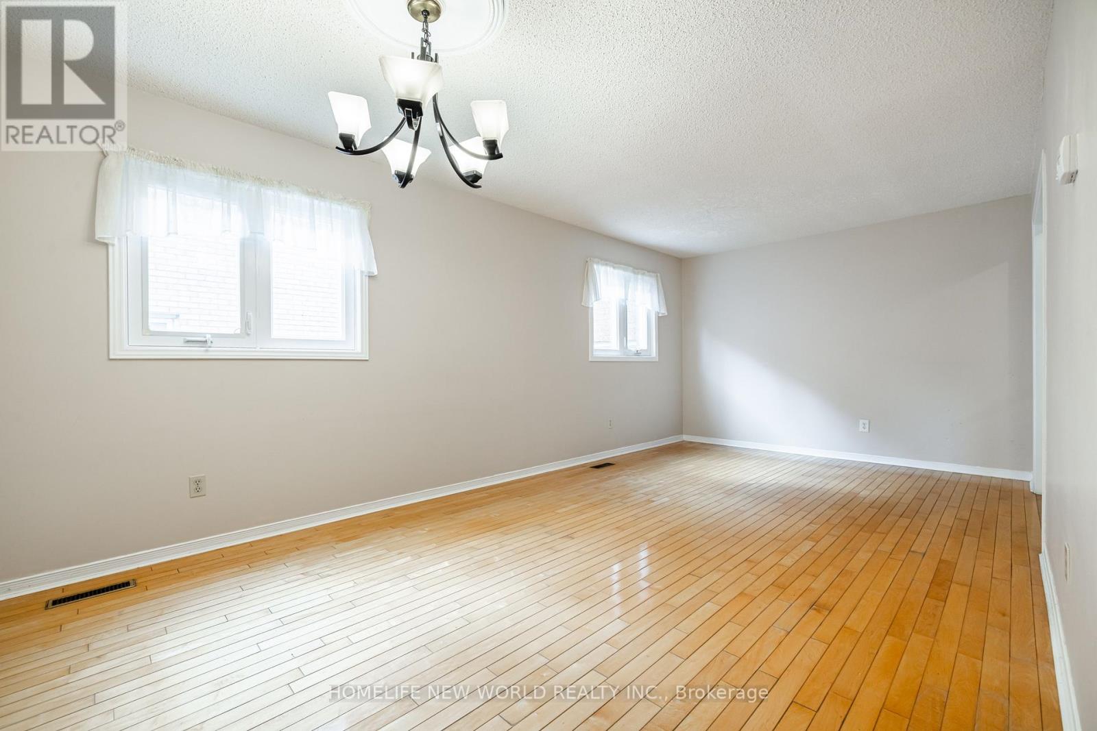 5715 Bell Harbour Drive, Mississauga, Ontario  L5M 5L1 - Photo 5 - W12567718
