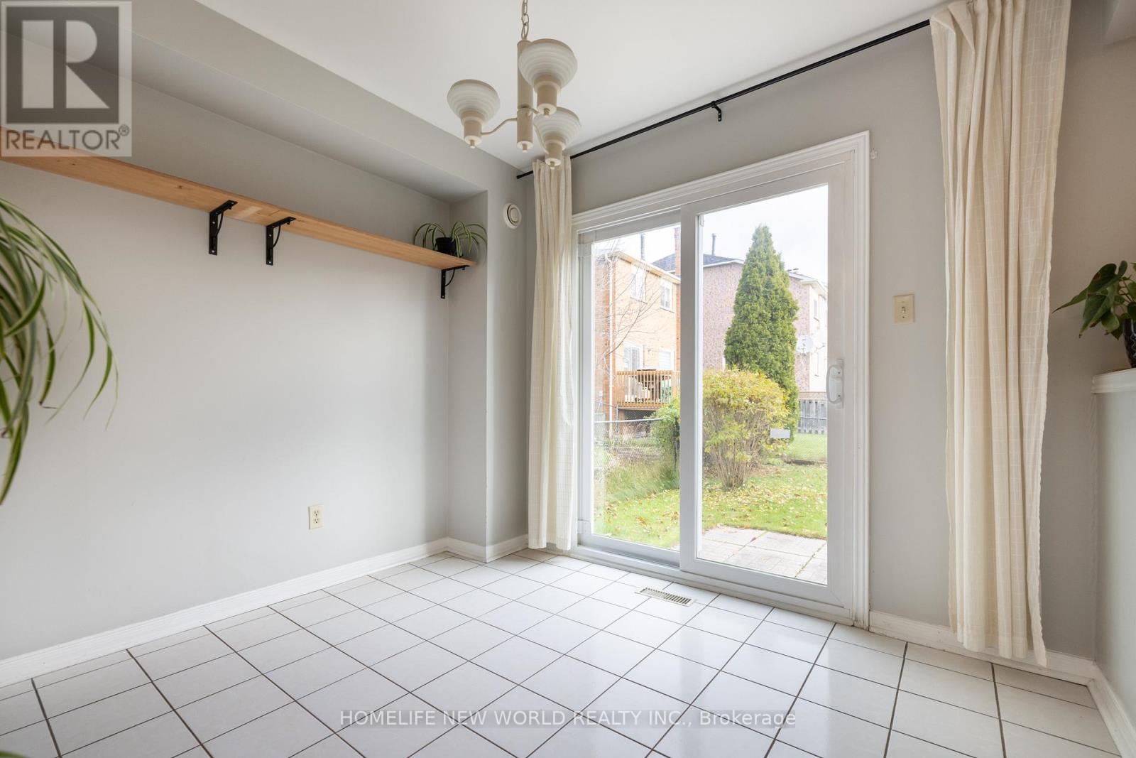 5715 Bell Harbour Drive, Mississauga, Ontario  L5M 5L1 - Photo 8 - W12567718