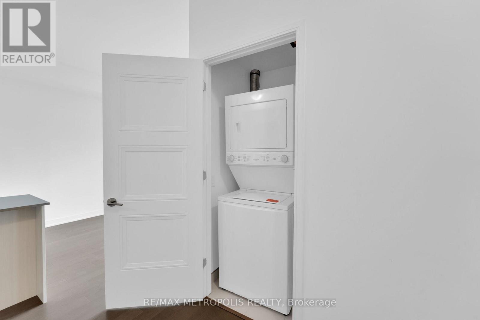 602 - 25 Neighbourhood Lane, Toronto, Ontario  M8Y 0C3 - Photo 10 - W12567726