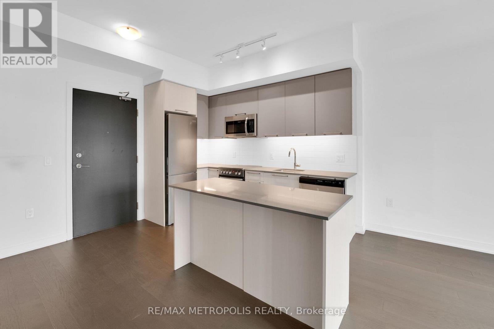 602 - 25 Neighbourhood Lane, Toronto, Ontario  M8Y 0C3 - Photo 3 - W12567726