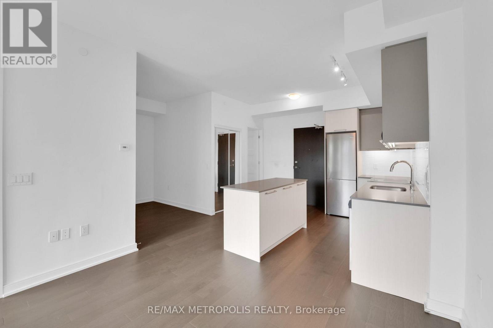 602 - 25 Neighbourhood Lane, Toronto, Ontario  M8Y 0C3 - Photo 5 - W12567726