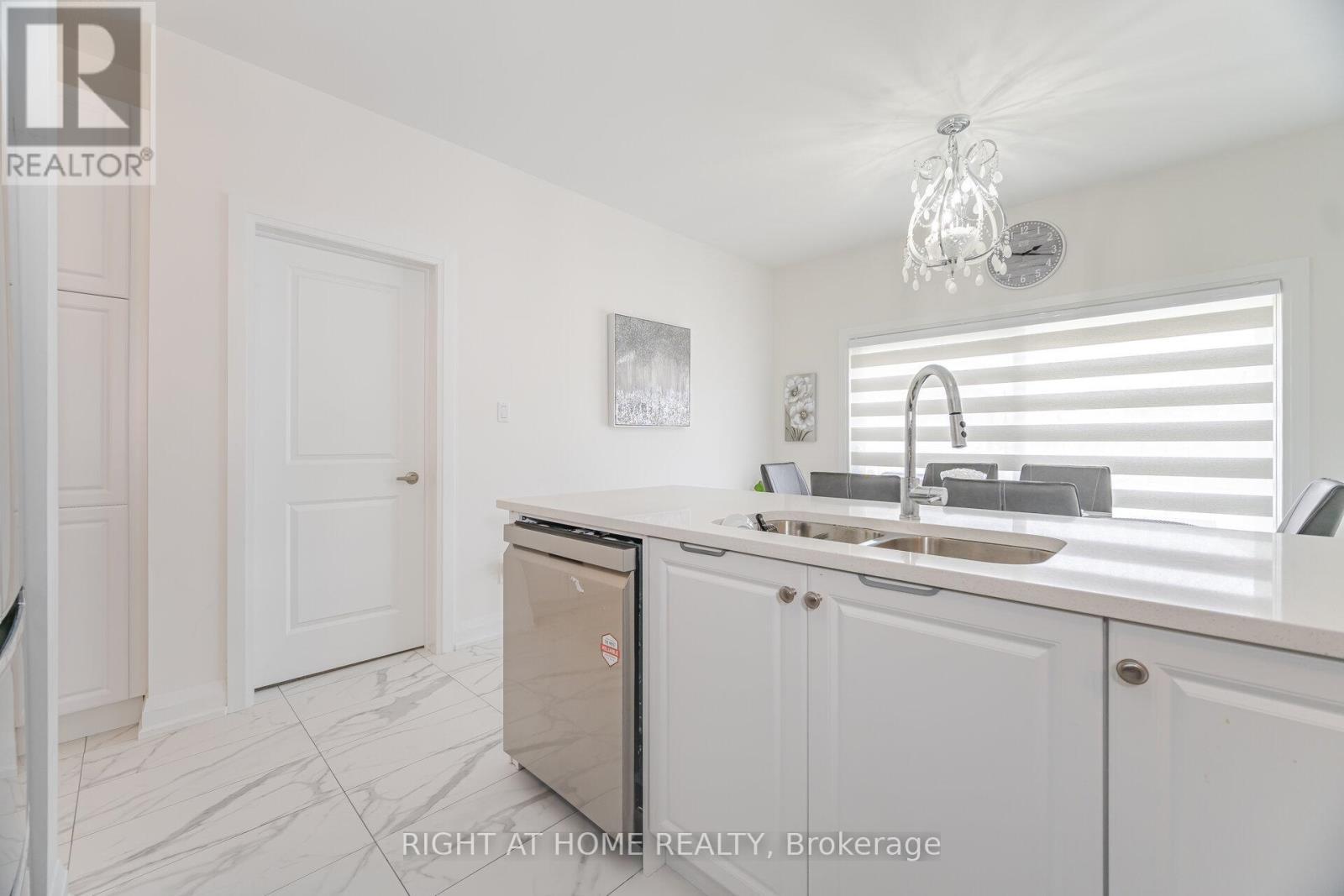 81 Muzzo Drive, Brampton, Ontario  L6R 3Y4 - Photo 14 - W12567730