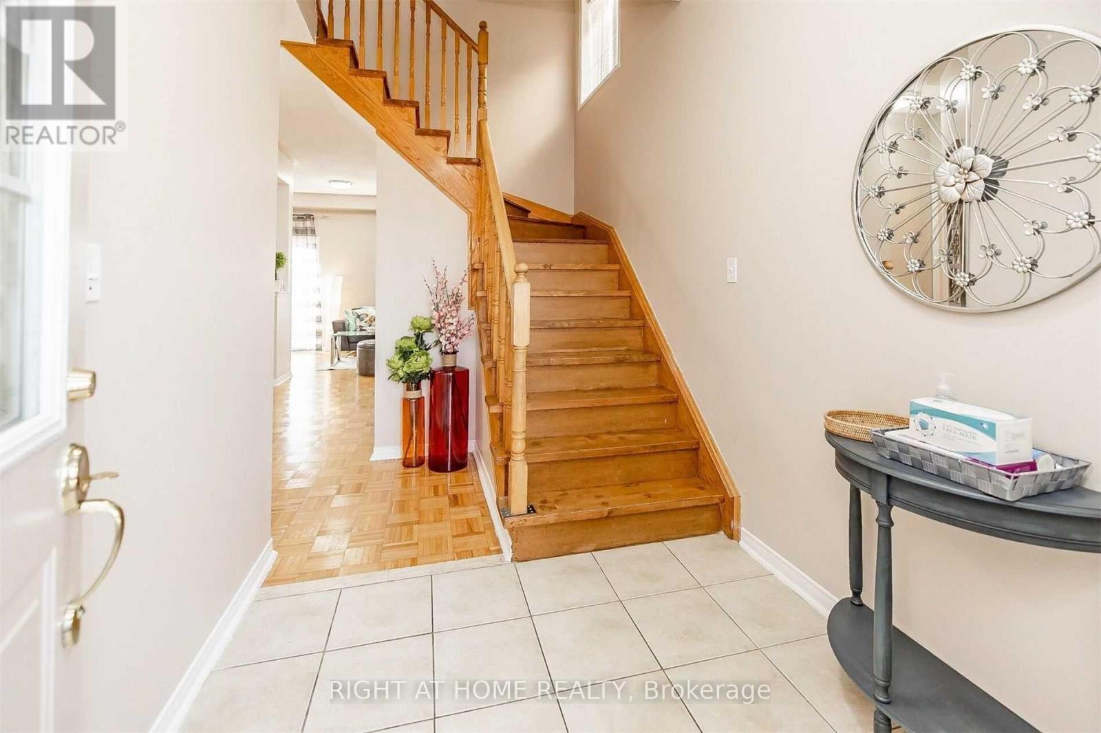 48 Pennyroyal Crescent, Brampton, Ontario  L6S 6J7 - Photo 11 - W12567734