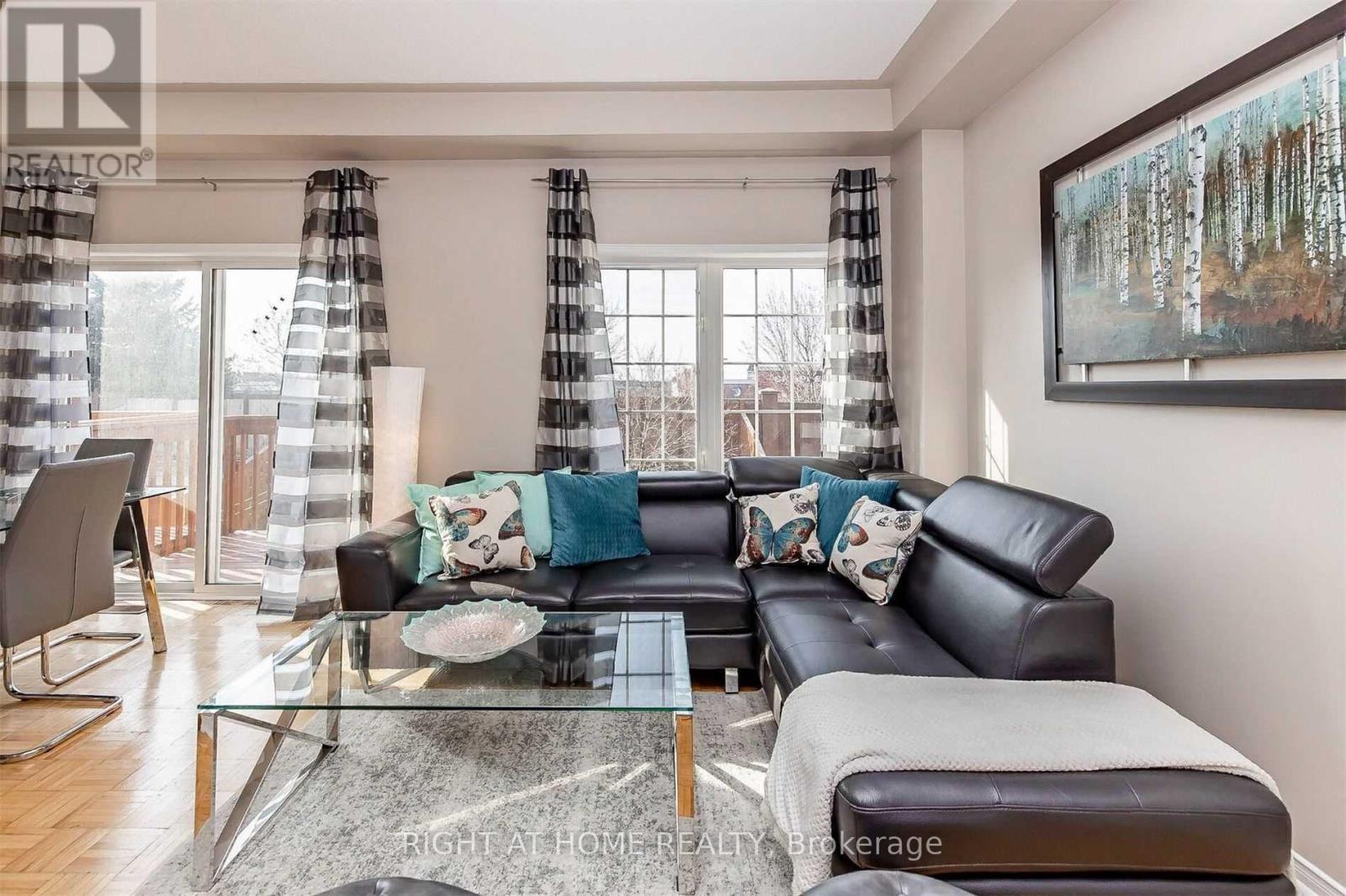 48 Pennyroyal Crescent, Brampton, Ontario  L6S 6J7 - Photo 7 - W12567734