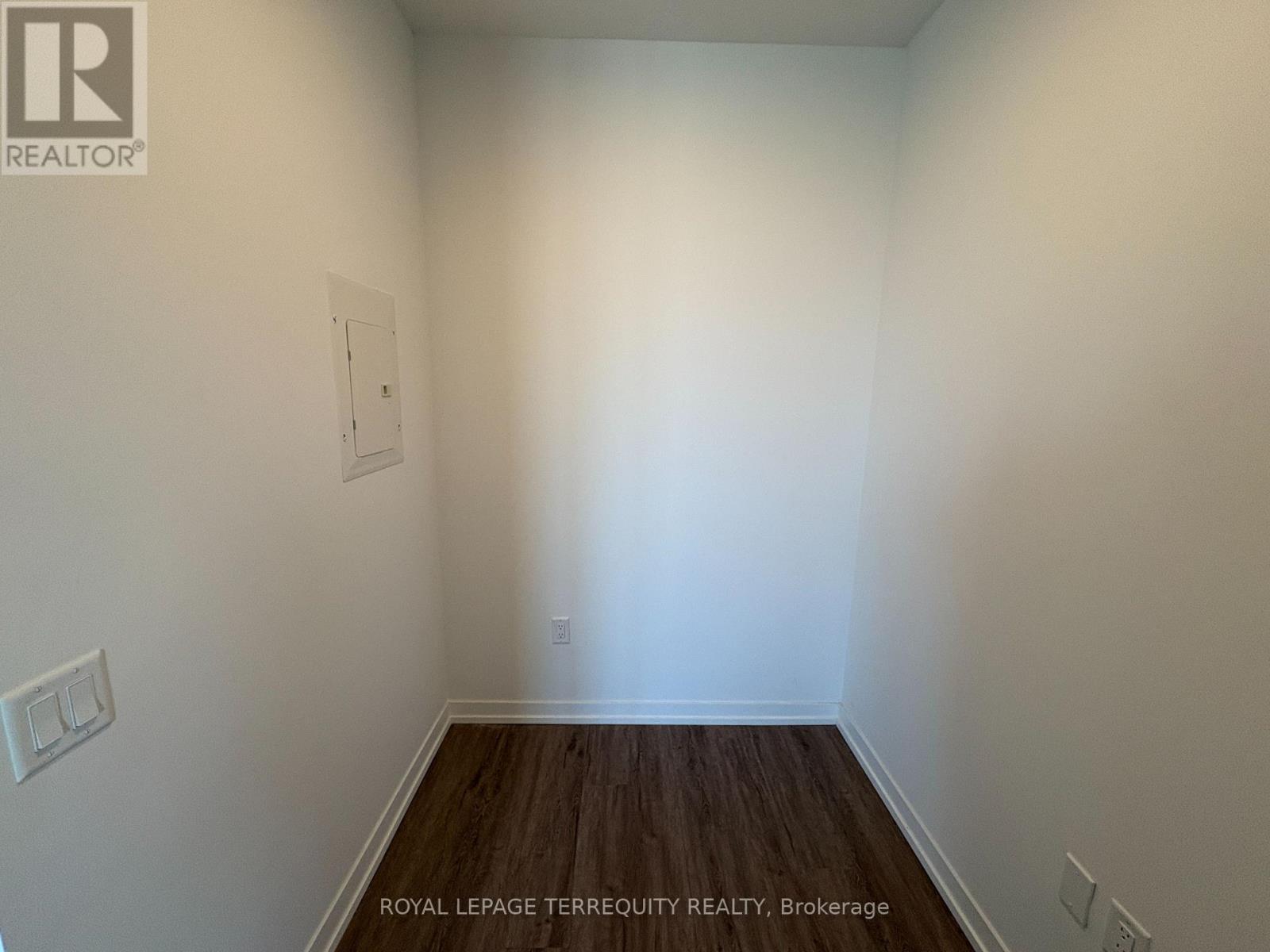 313 - 251 Masonry Way, Mississauga, Ontario  L5H 0B3 - Photo 9 - W12567770