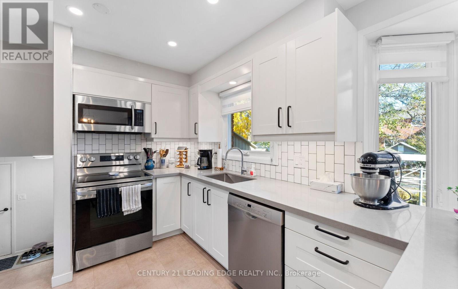 45 Bayview Drive, Barrie, Ontario  L4N 3N8 - Photo 14 - S12545480