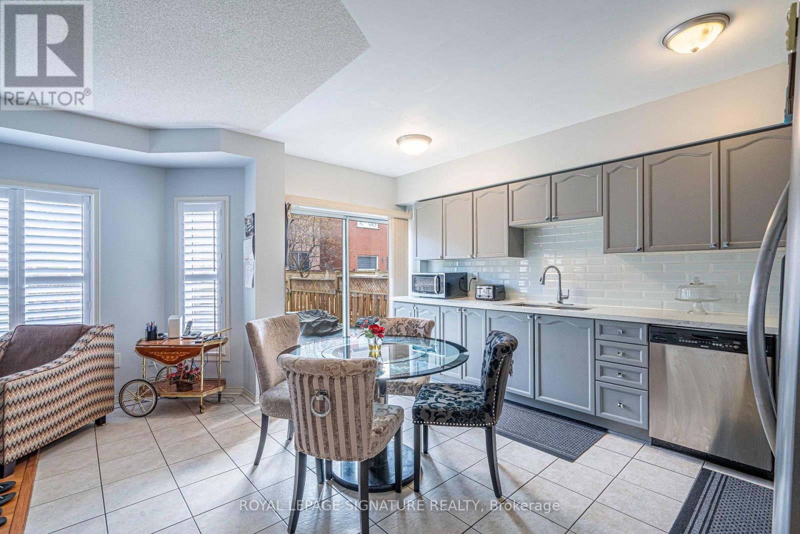 1082 Galesway Boulevard, Mississauga, Ontario  L5V 2T6 - Photo 10 - W12558794