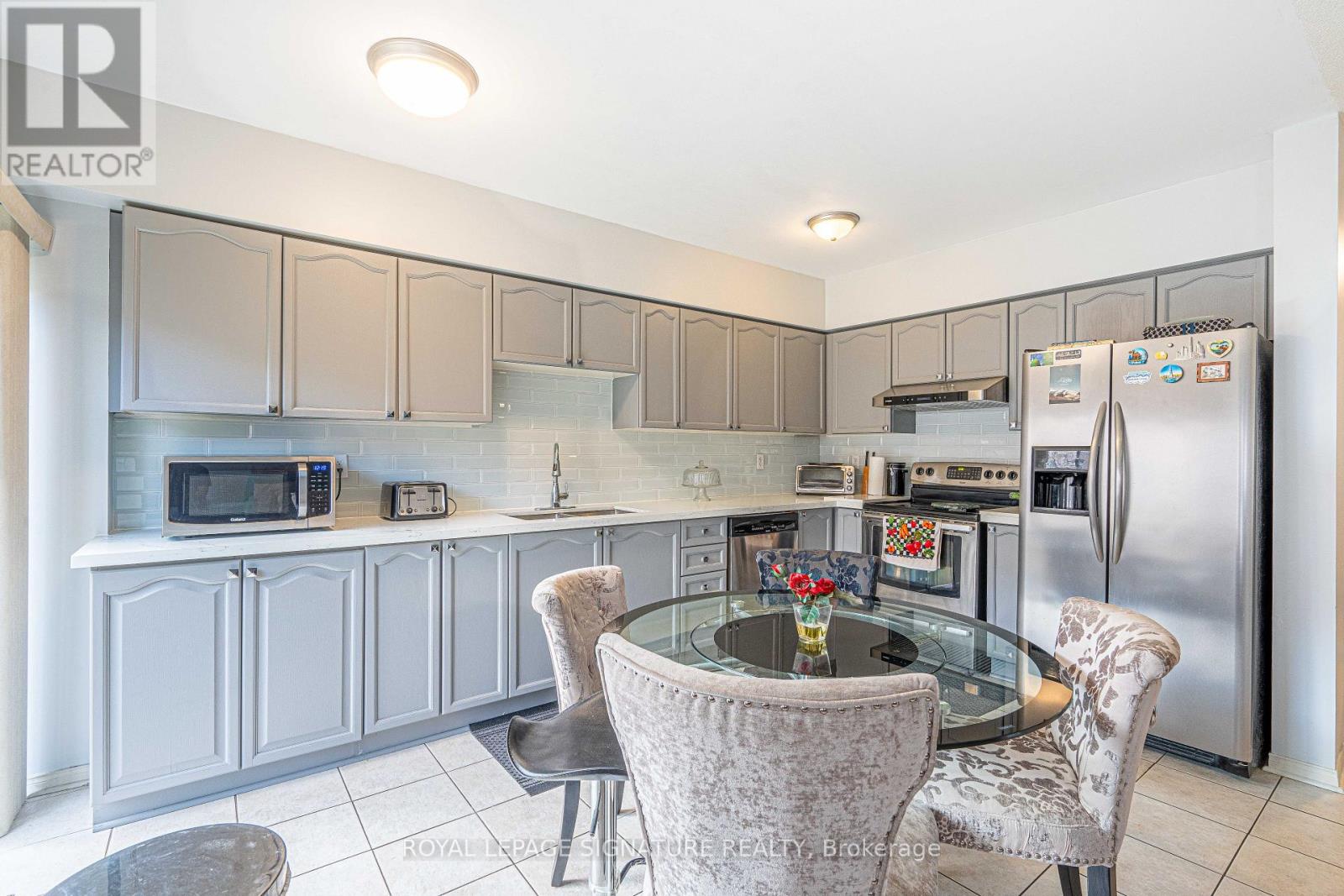 1082 Galesway Boulevard, Mississauga, Ontario  L5V 2T6 - Photo 9 - W12558794