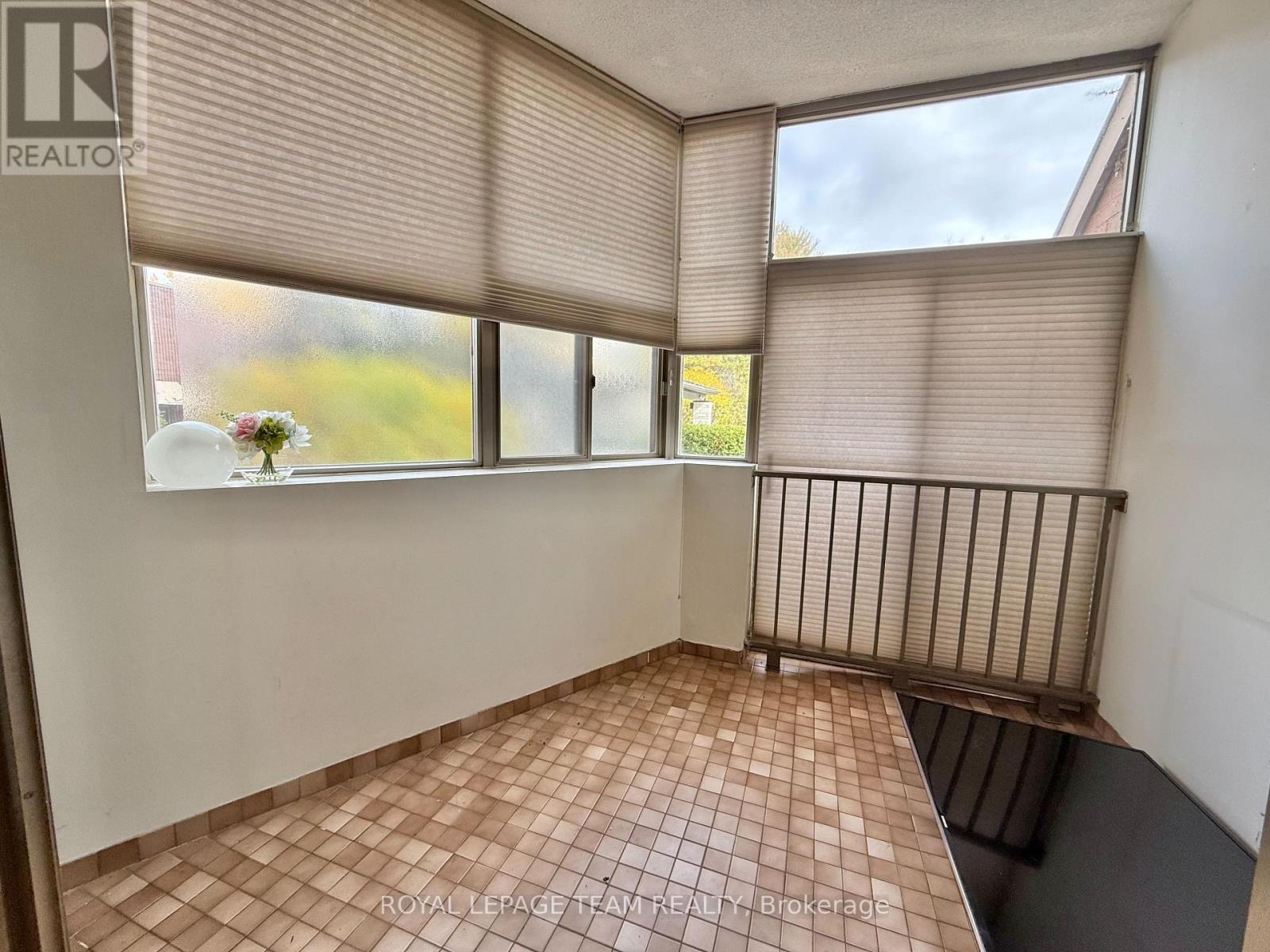 102 - 2760 Carousel Crescent, Ottawa, Ontario  K1T 2N4 - Photo 12 - X12516268