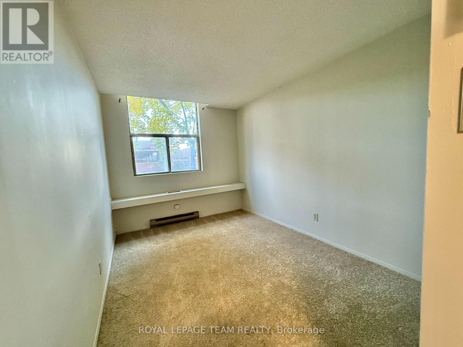 102 - 2760 Carousel Crescent, Ottawa, Ontario  K1T 2N4 - Photo 9 - X12516268