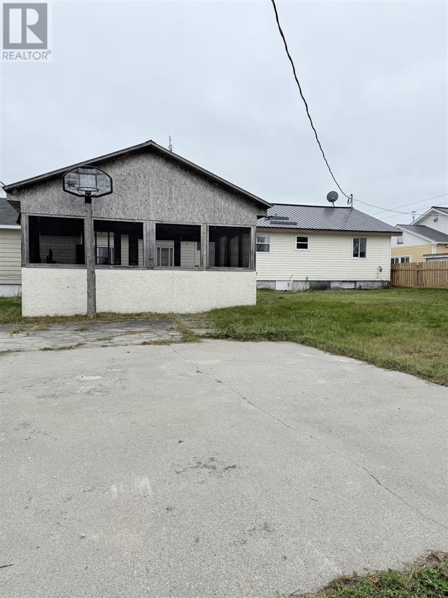 6 Rue Des Pins, Dubreuilville, Ontario  P0S 1G0 - Photo 18 - SM253019