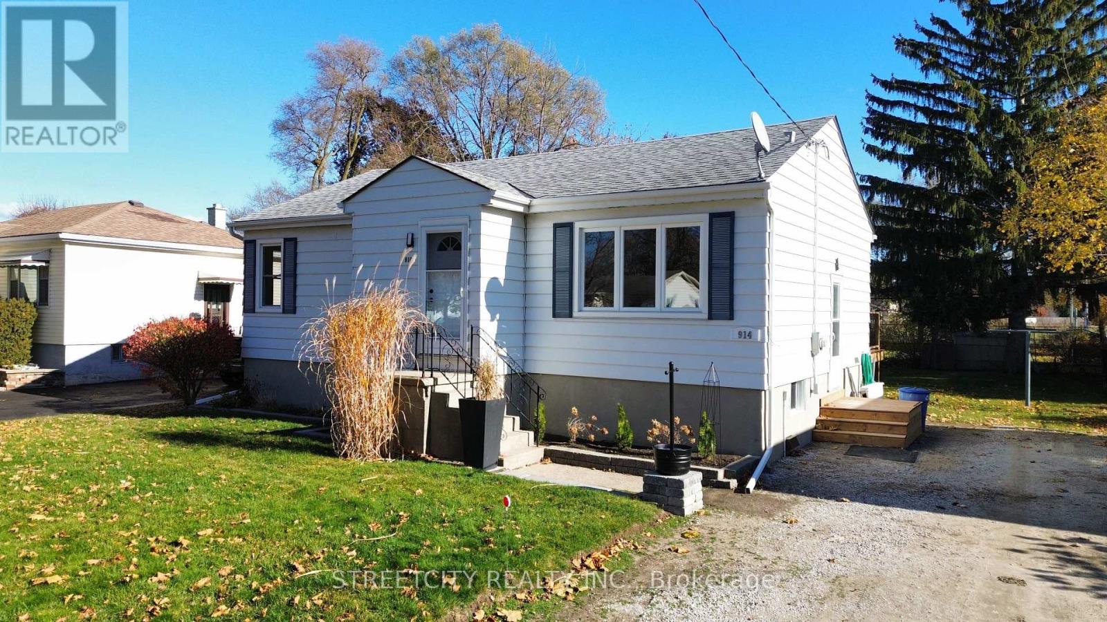 914 HAGLE STREET, Sarnia, Ontario