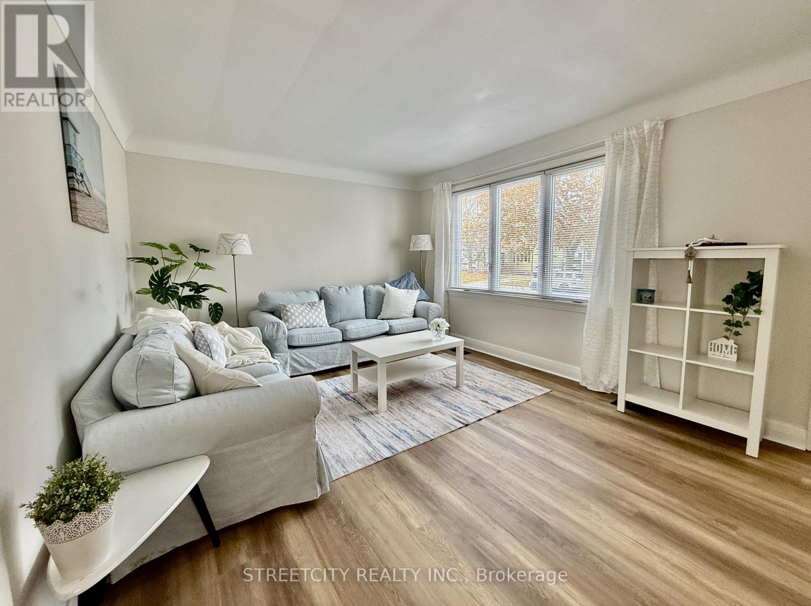 914 Hagle Street, Sarnia, Ontario  N7V 4A7 - Photo 2 - X12567908