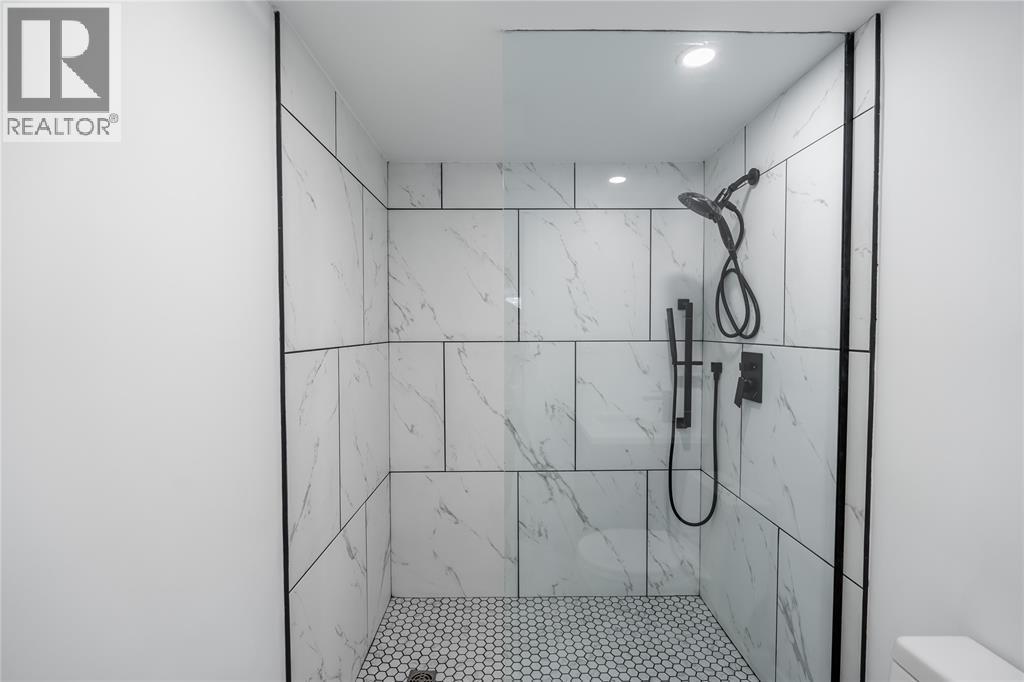 1566 Howston Avenue, Sarnia, Ontario  N7V 3Y9 - Photo 15 - 25029363