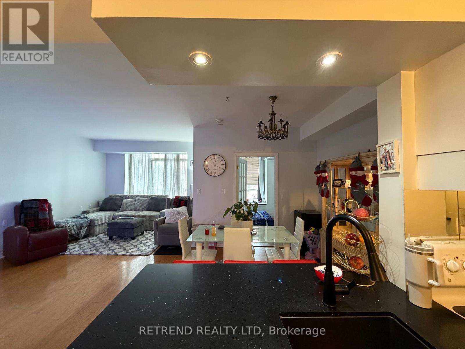 310 - 1750 Bayview Avenue, Toronto, Ontario  M4G 4H6 - Photo 3 - C12567846