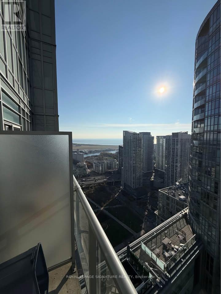 Ph11 - 15 Iceboat Terrace, Toronto, Ontario  M5V 4A5 - Photo 13 - C12567898