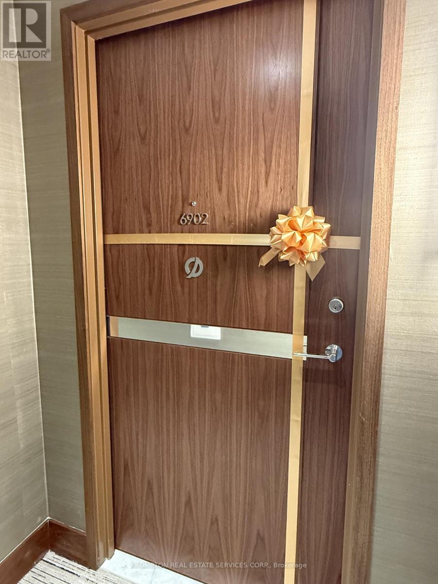 6902 - 3 Concord Cityplace Way, Toronto, Ontario  M5V 0X4 - Photo 2 - C12567926