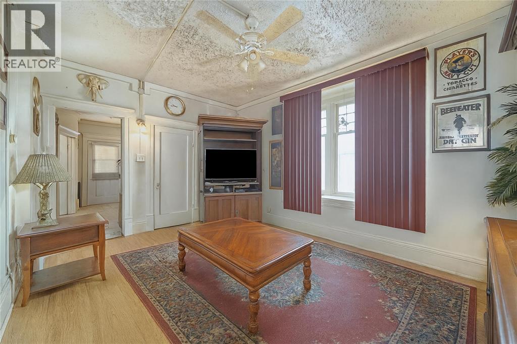 176 Christina Street South, Sarnia, Ontario  N7T 2N1 - Photo 5 - 25029362