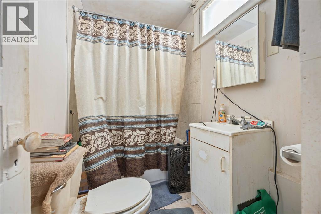 176 Christina Street South, Sarnia, Ontario  N7T 2N1 - Photo 11 - 25029362