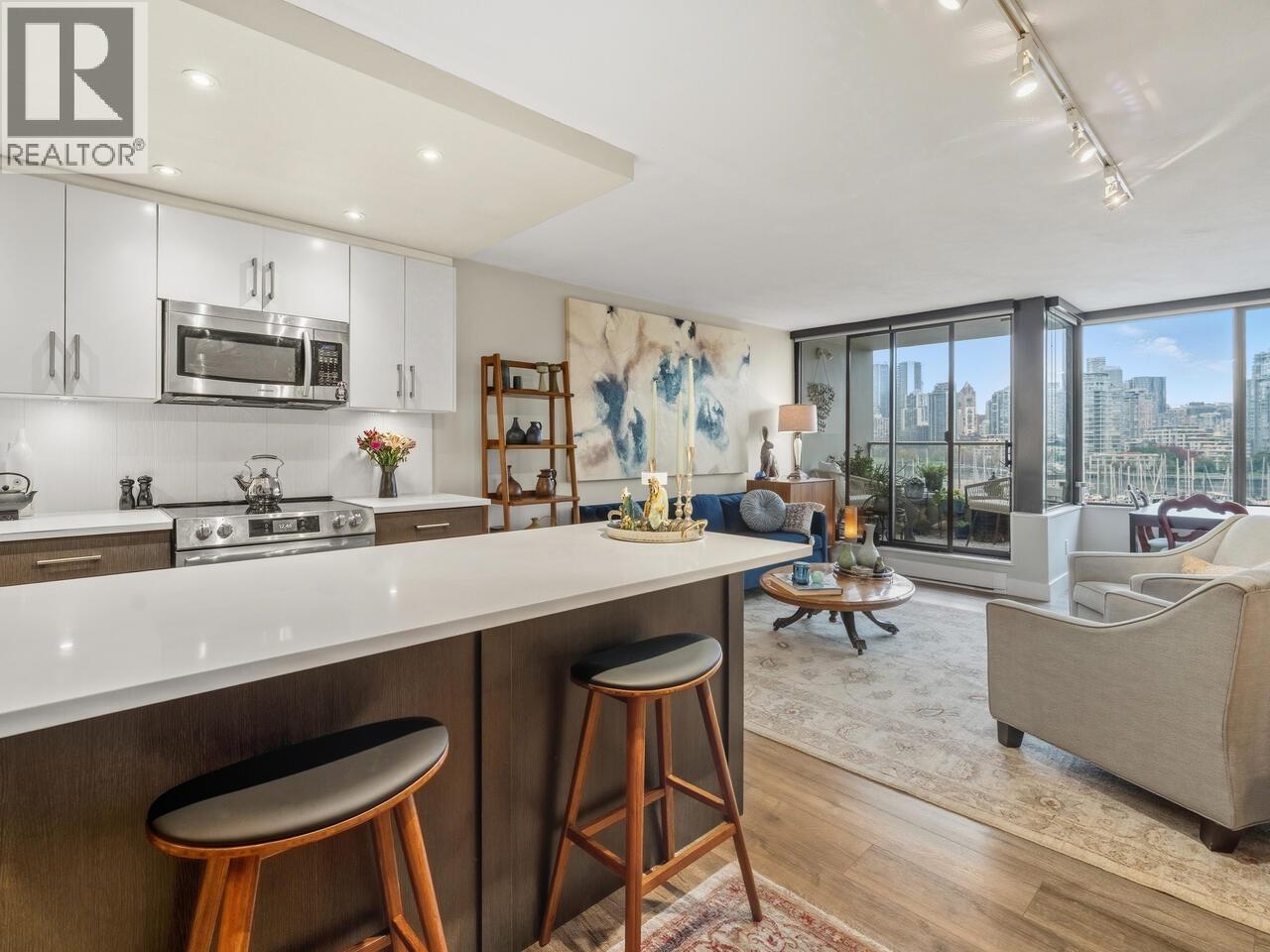 521 666 Leg In Boot Square, Vancouver, British Columbia  V5Z 4A4 - Photo 1 - R3069240