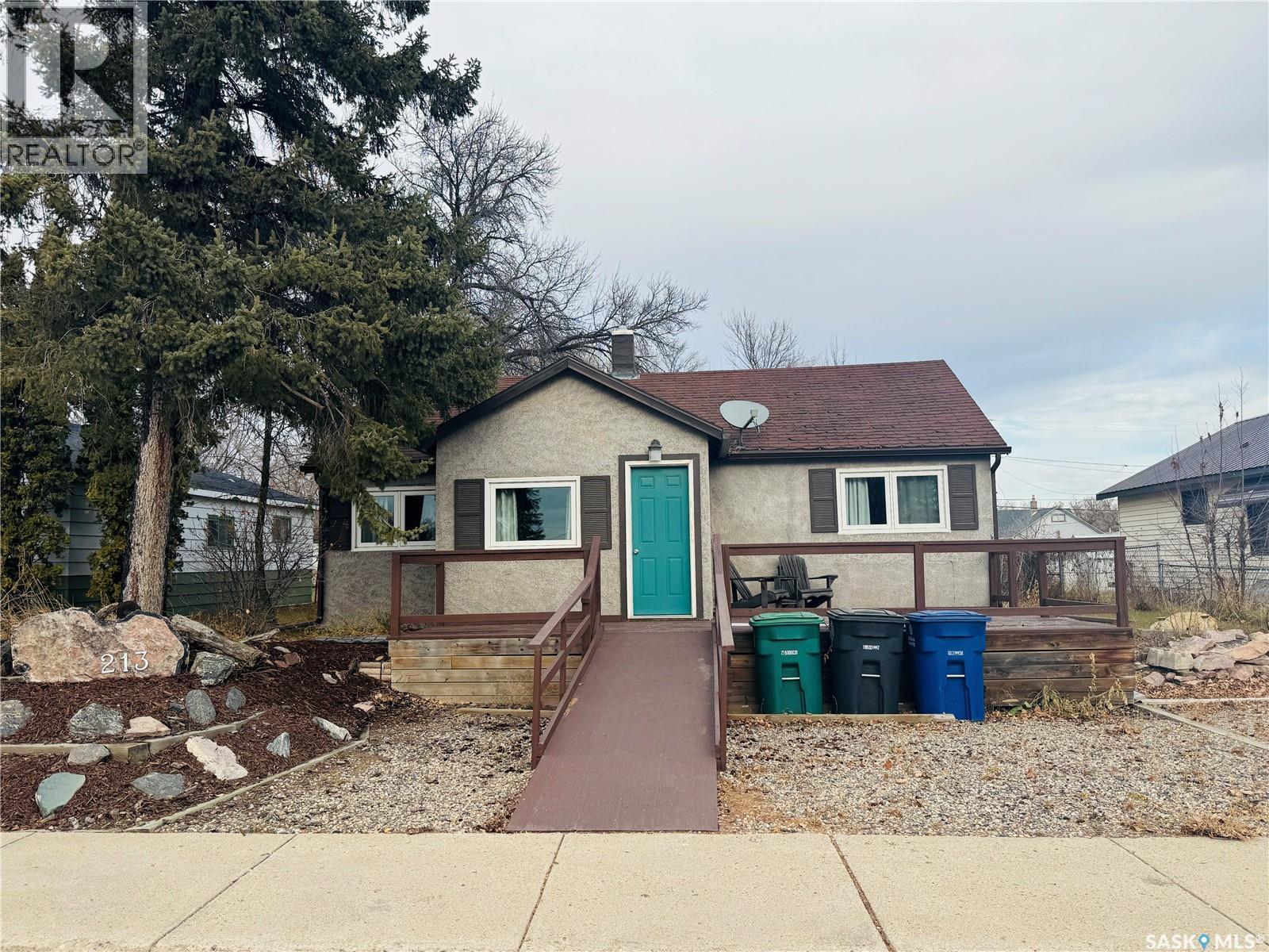 213 3rd Avenue W, Biggar, Saskatchewan  S0K 0M0 - Photo 1 - SK024440