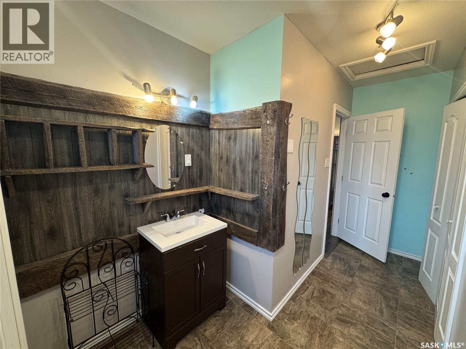 213 3rd Avenue W, Biggar, Saskatchewan  S0K 0M0 - Photo 16 - SK024440