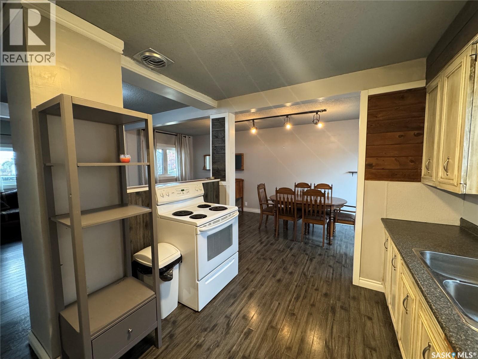 213 3rd Avenue W, Biggar, Saskatchewan  S0K 0M0 - Photo 9 - SK024440