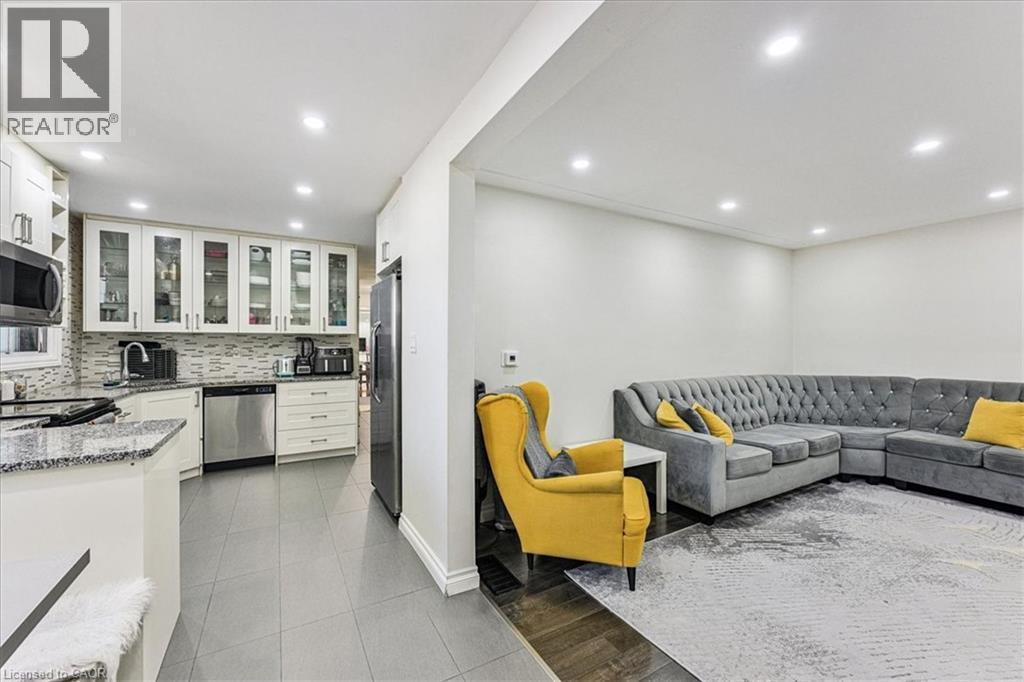 107 Deschene Avenue, Hamilton, Ontario  L9A 3J9 - Photo 4 - 40788084