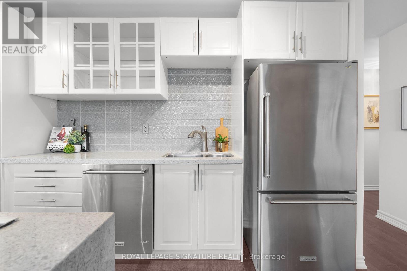 911 - 100 Quebec Avenue E, Toronto, Ontario  M6P 4B8 - Photo 9 - W12556732