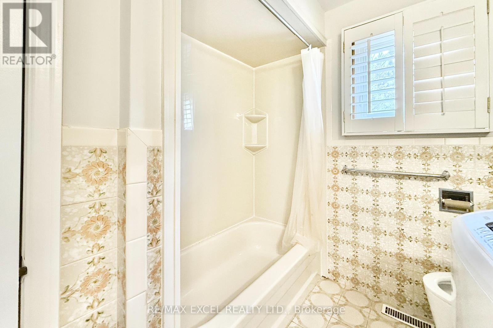 Main - 10 Kersey Crescent, Richmond Hill, Ontario  L4C 3W3 - Photo 10 - N12567896