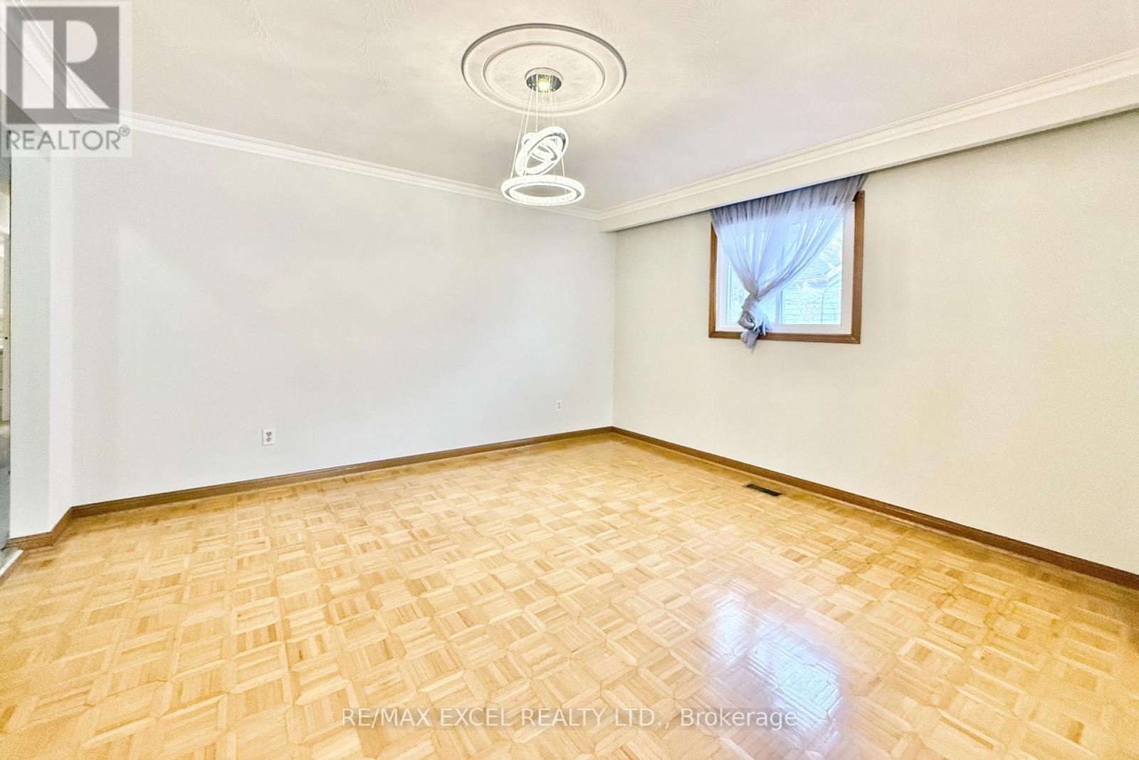 Main - 10 Kersey Crescent, Richmond Hill, Ontario  L4C 3W3 - Photo 11 - N12567896