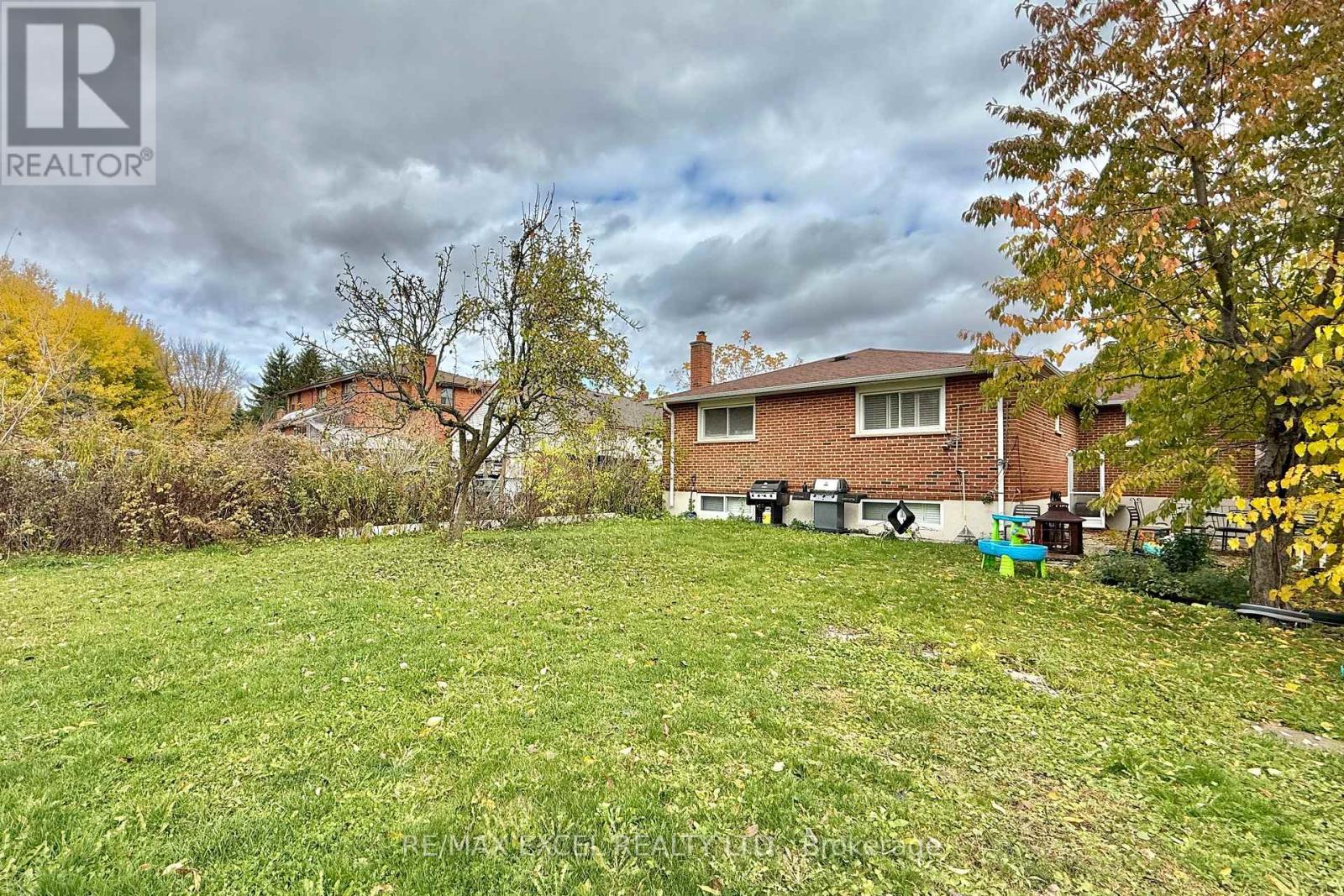 Main - 10 Kersey Crescent, Richmond Hill, Ontario  L4C 3W3 - Photo 13 - N12567896