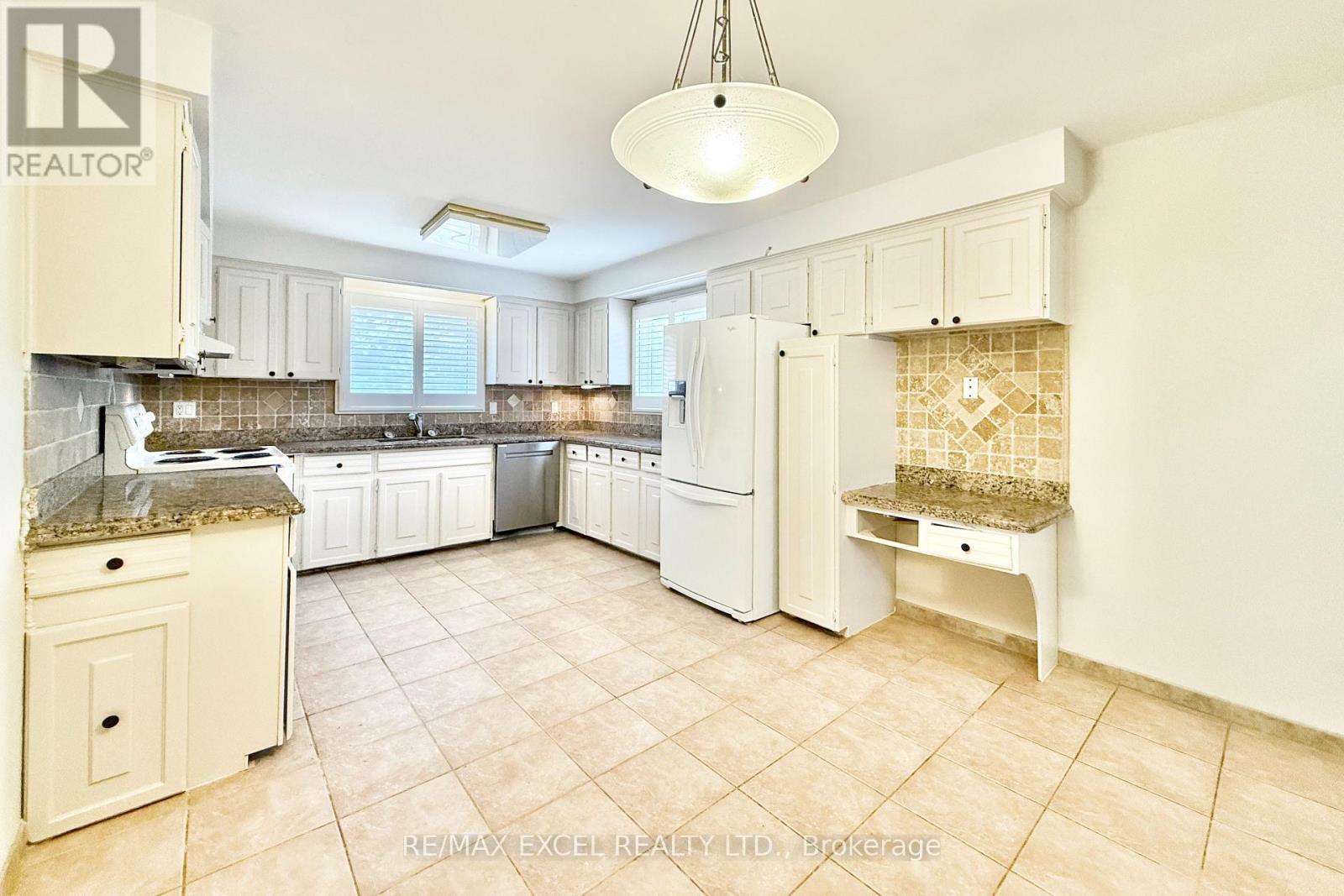 Main - 10 Kersey Crescent, Richmond Hill, Ontario  L4C 3W3 - Photo 2 - N12567896