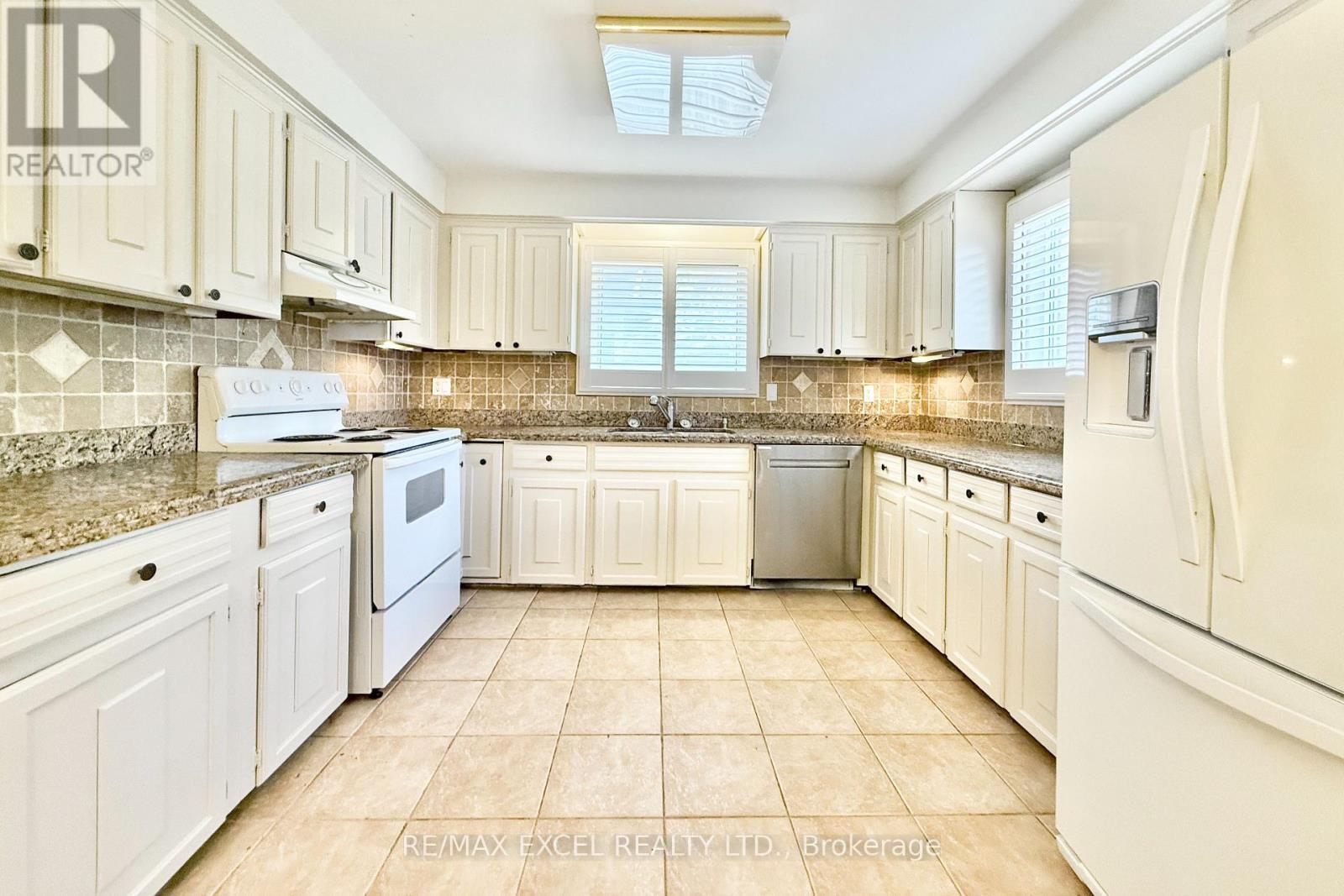 Main - 10 Kersey Crescent, Richmond Hill, Ontario  L4C 3W3 - Photo 3 - N12567896