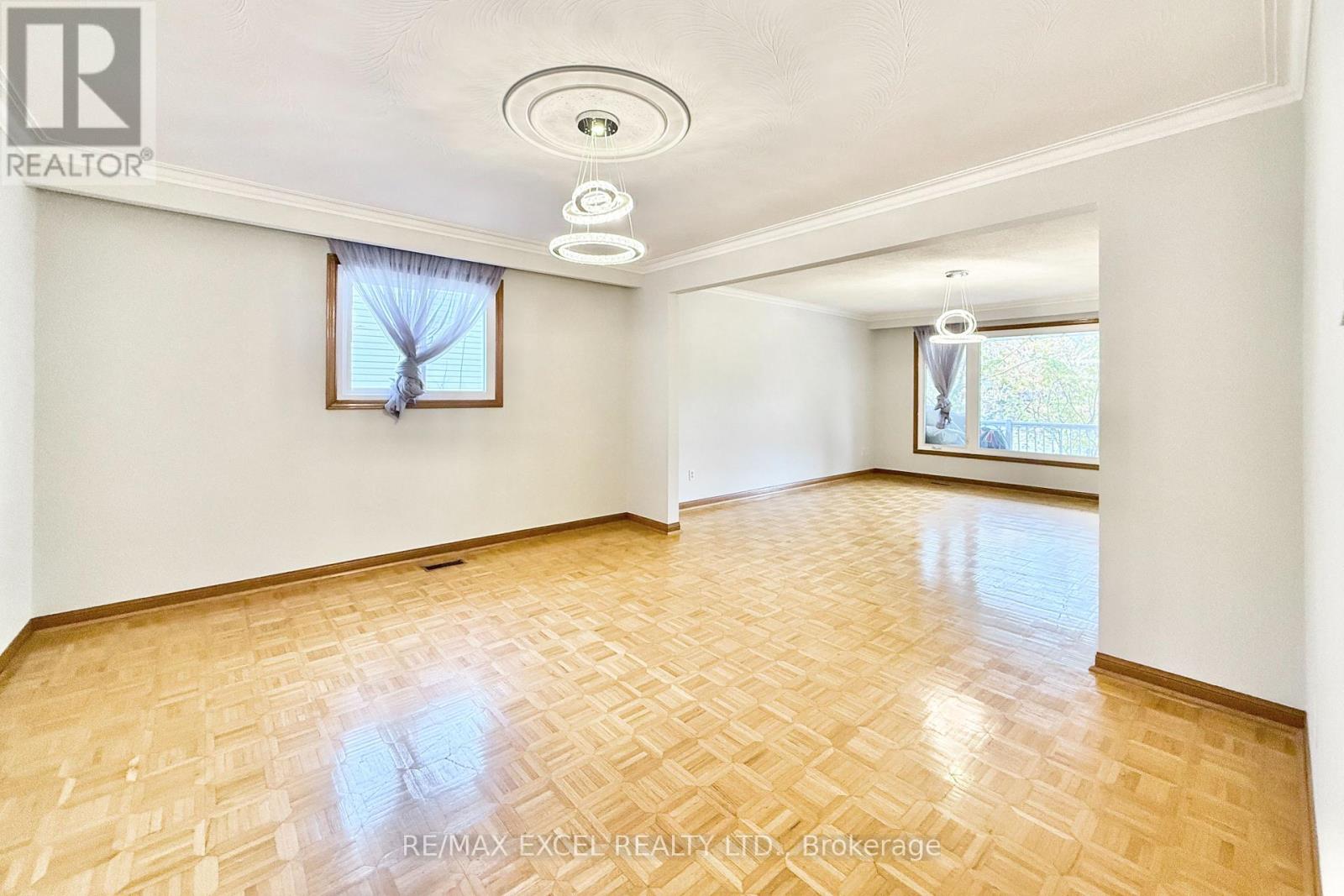 Main - 10 Kersey Crescent, Richmond Hill, Ontario  L4C 3W3 - Photo 5 - N12567896