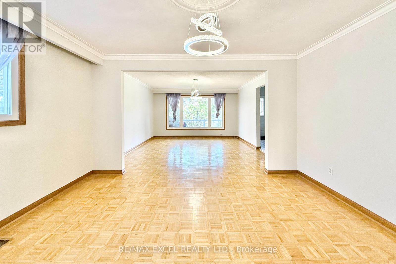 Main - 10 Kersey Crescent, Richmond Hill, Ontario  L4C 3W3 - Photo 6 - N12567896