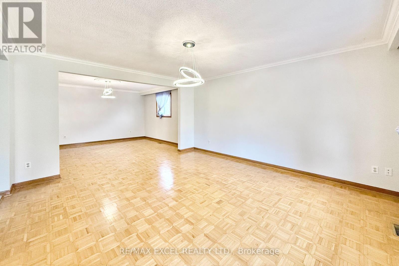 Main - 10 Kersey Crescent, Richmond Hill, Ontario  L4C 3W3 - Photo 7 - N12567896