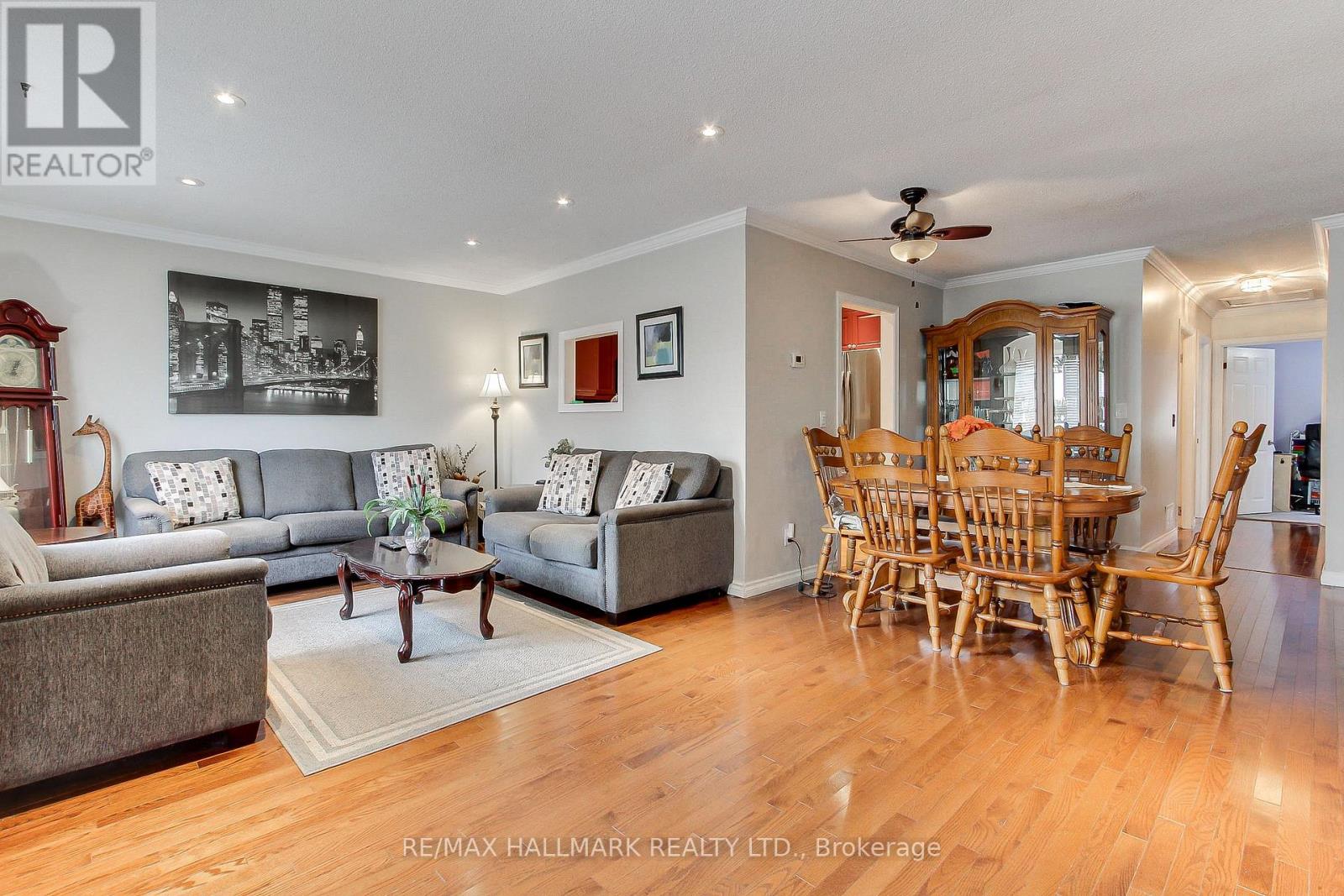 186 Beach Road, Georgina, Ontario  L4P 2L9 - Photo 11 - N12567916