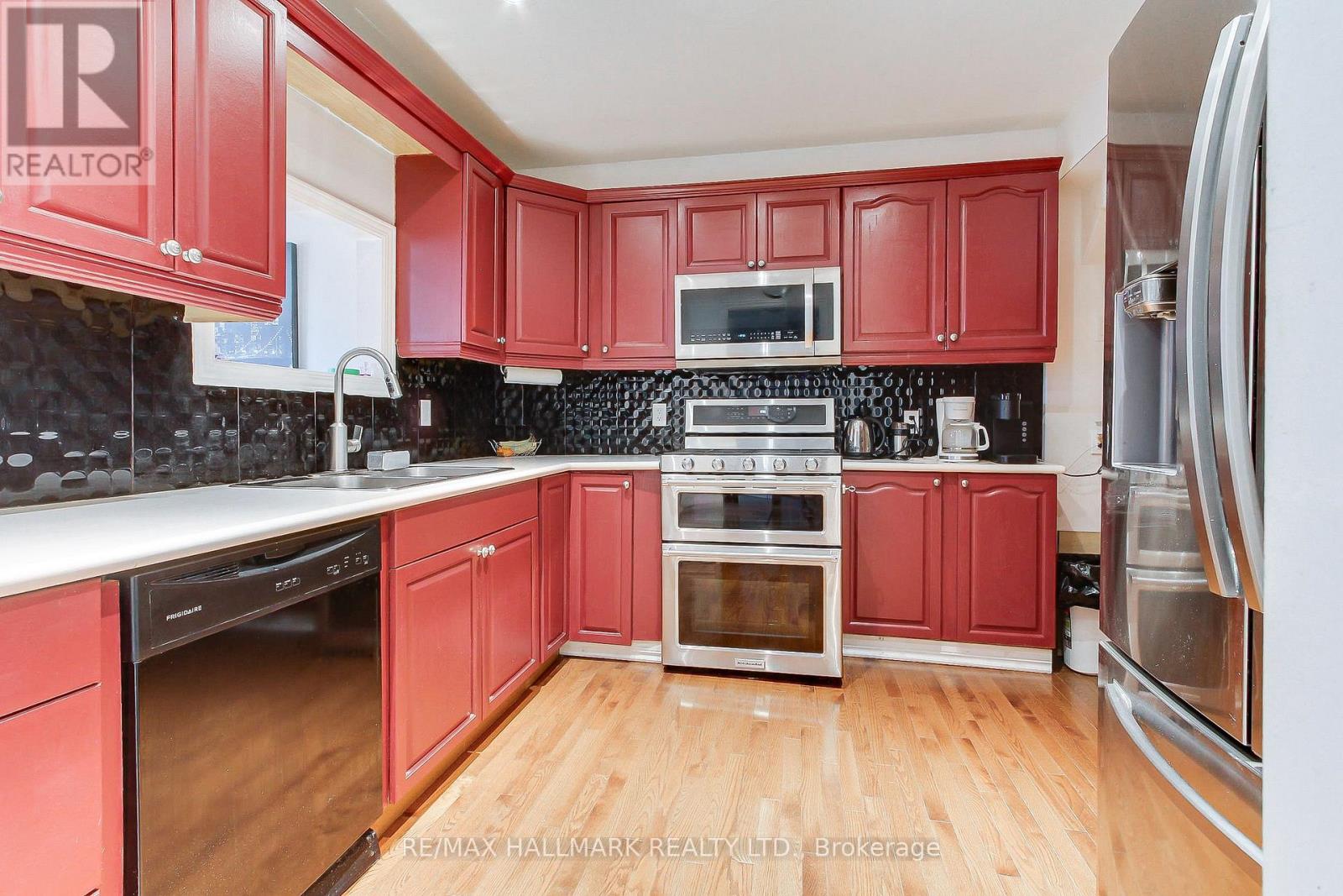 186 Beach Road, Georgina, Ontario  L4P 2L9 - Photo 15 - N12567916