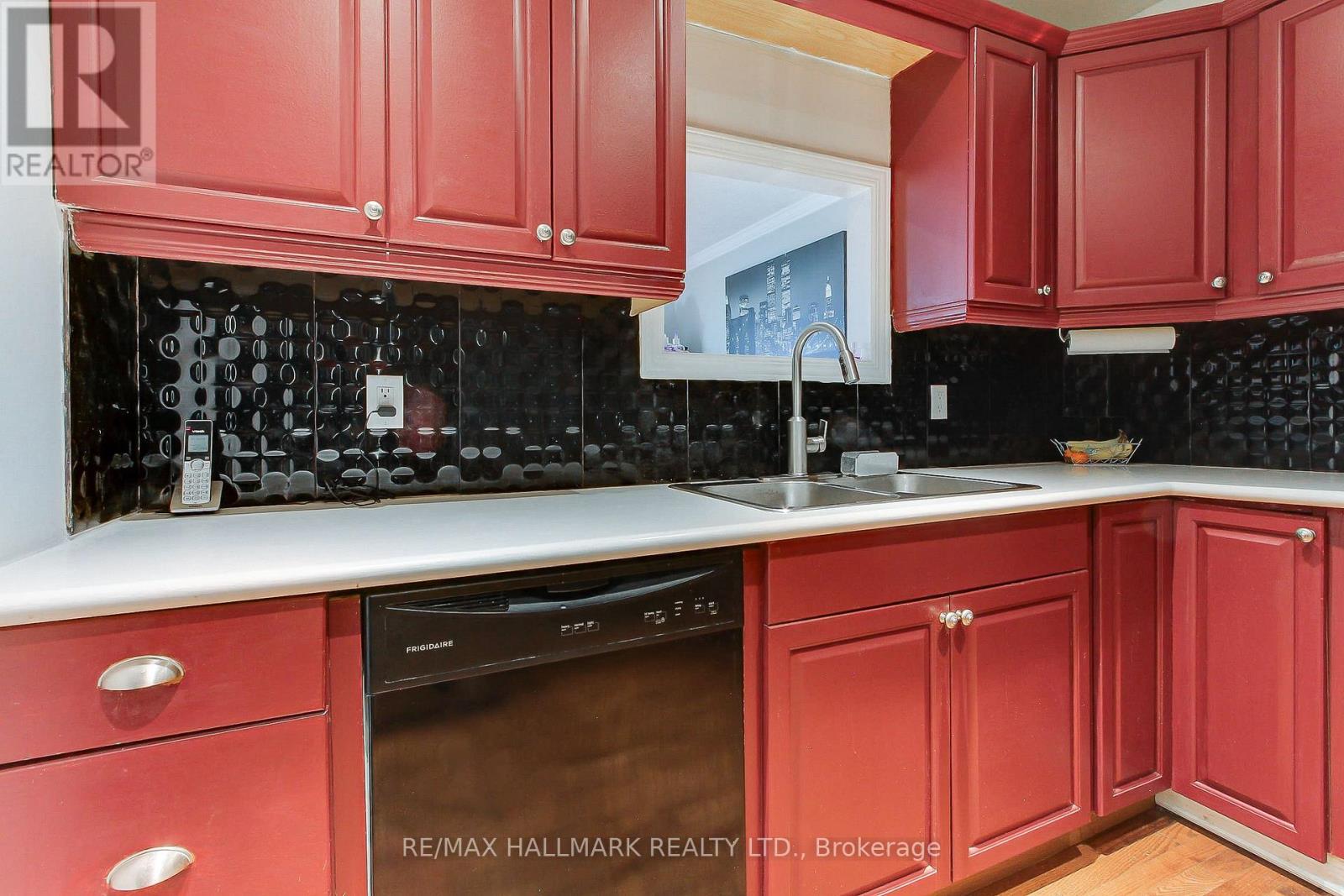 186 Beach Road, Georgina, Ontario  L4P 2L9 - Photo 16 - N12567916