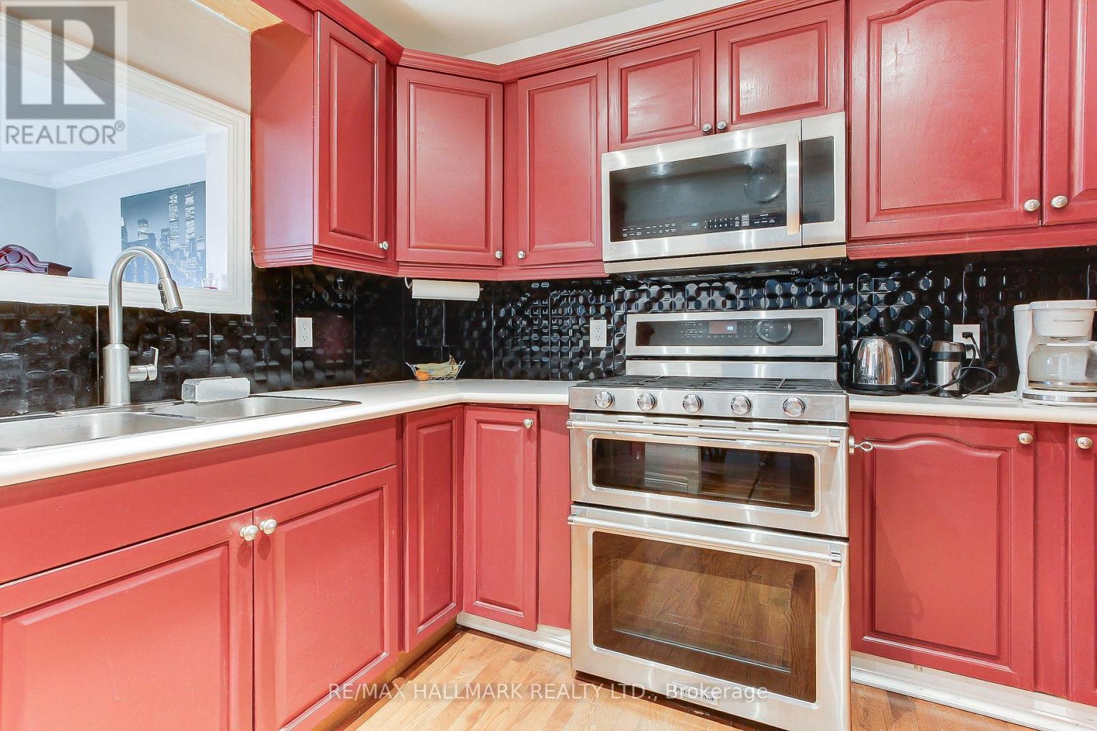 186 Beach Road, Georgina, Ontario  L4P 2L9 - Photo 17 - N12567916