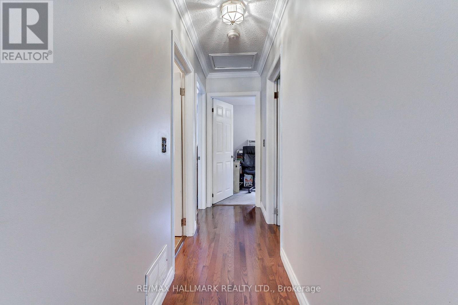 186 Beach Road, Georgina, Ontario  L4P 2L9 - Photo 20 - N12567916