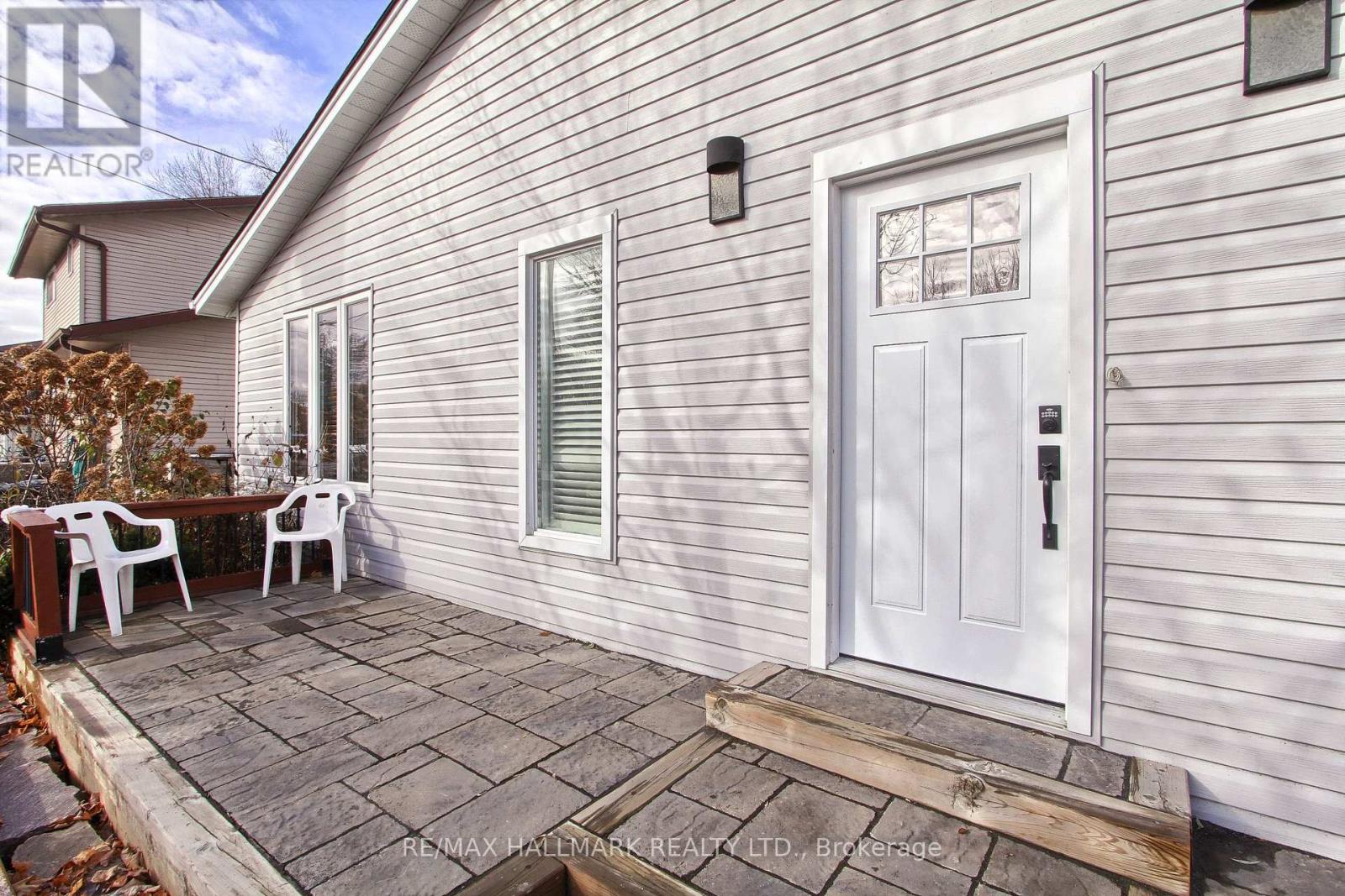 186 Beach Road, Georgina, Ontario  L4P 2L9 - Photo 3 - N12567916