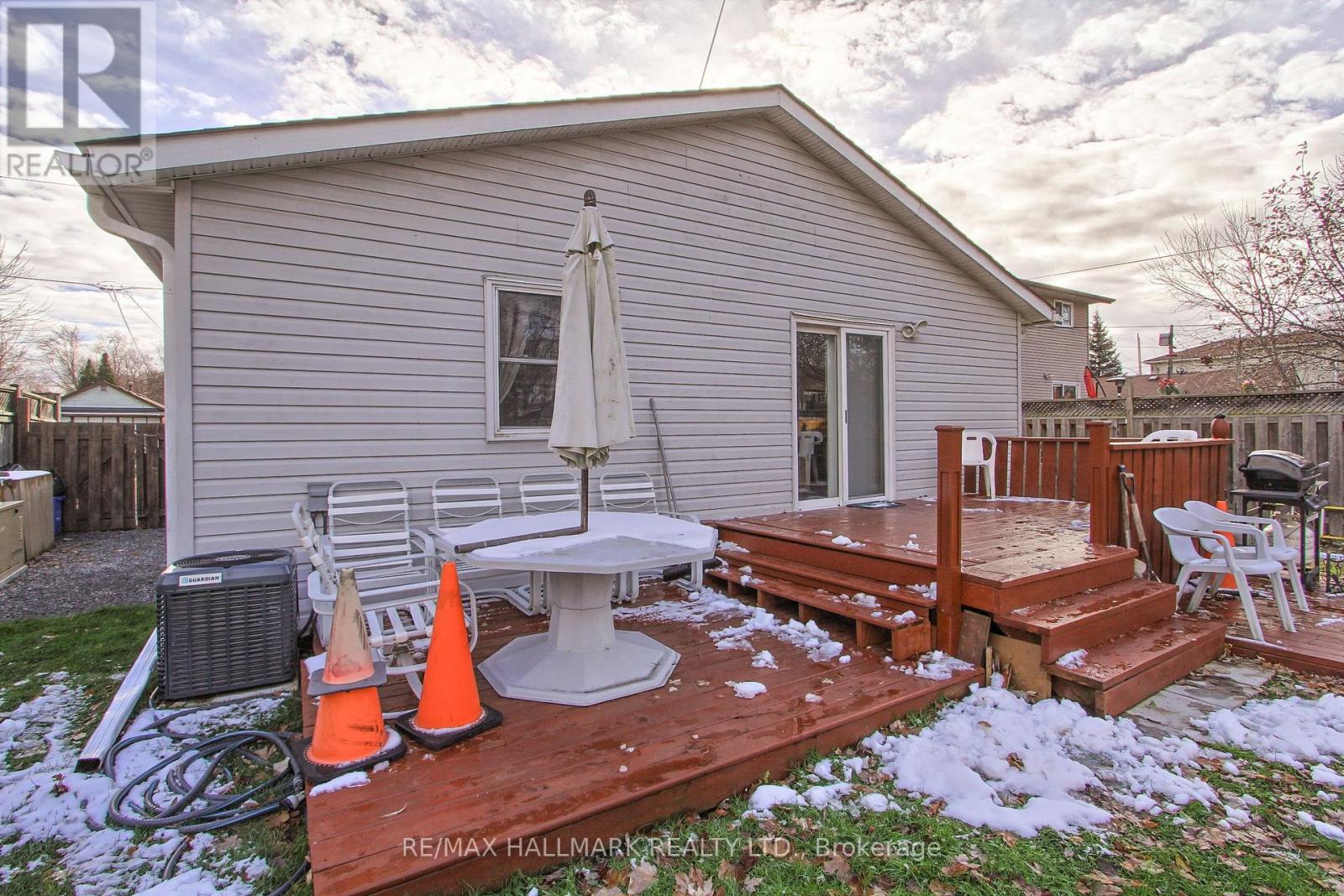 186 Beach Road, Georgina, Ontario  L4P 2L9 - Photo 34 - N12567916