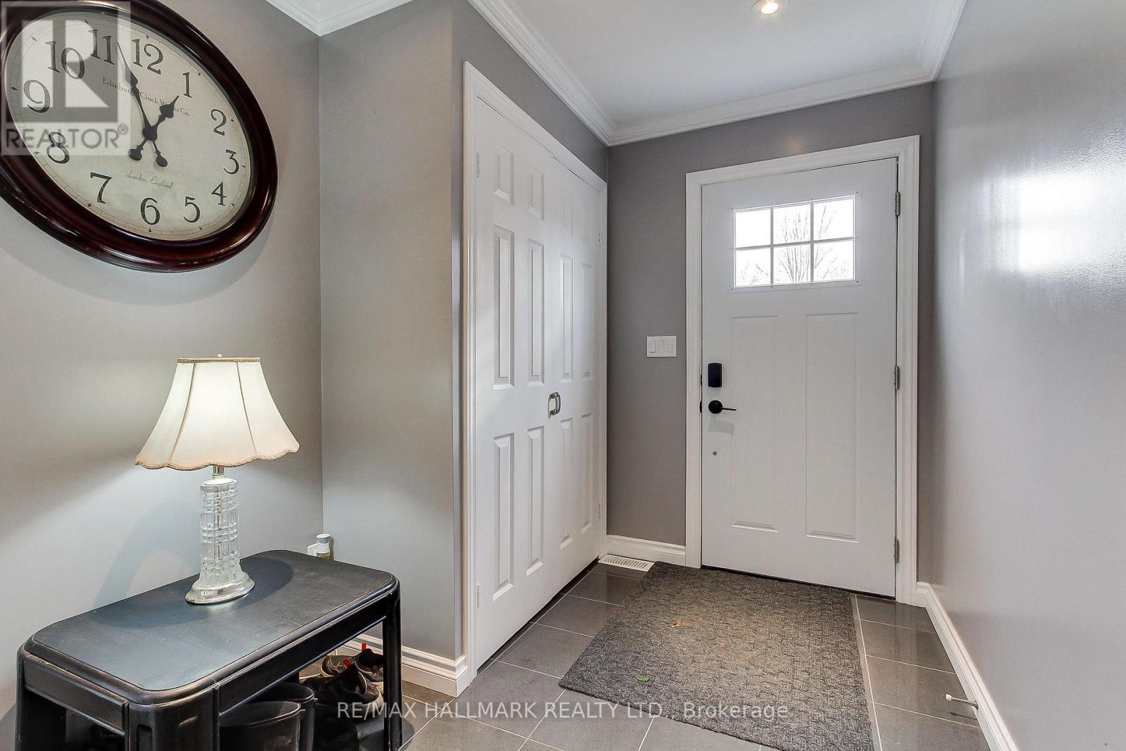 186 Beach Road, Georgina, Ontario  L4P 2L9 - Photo 4 - N12567916