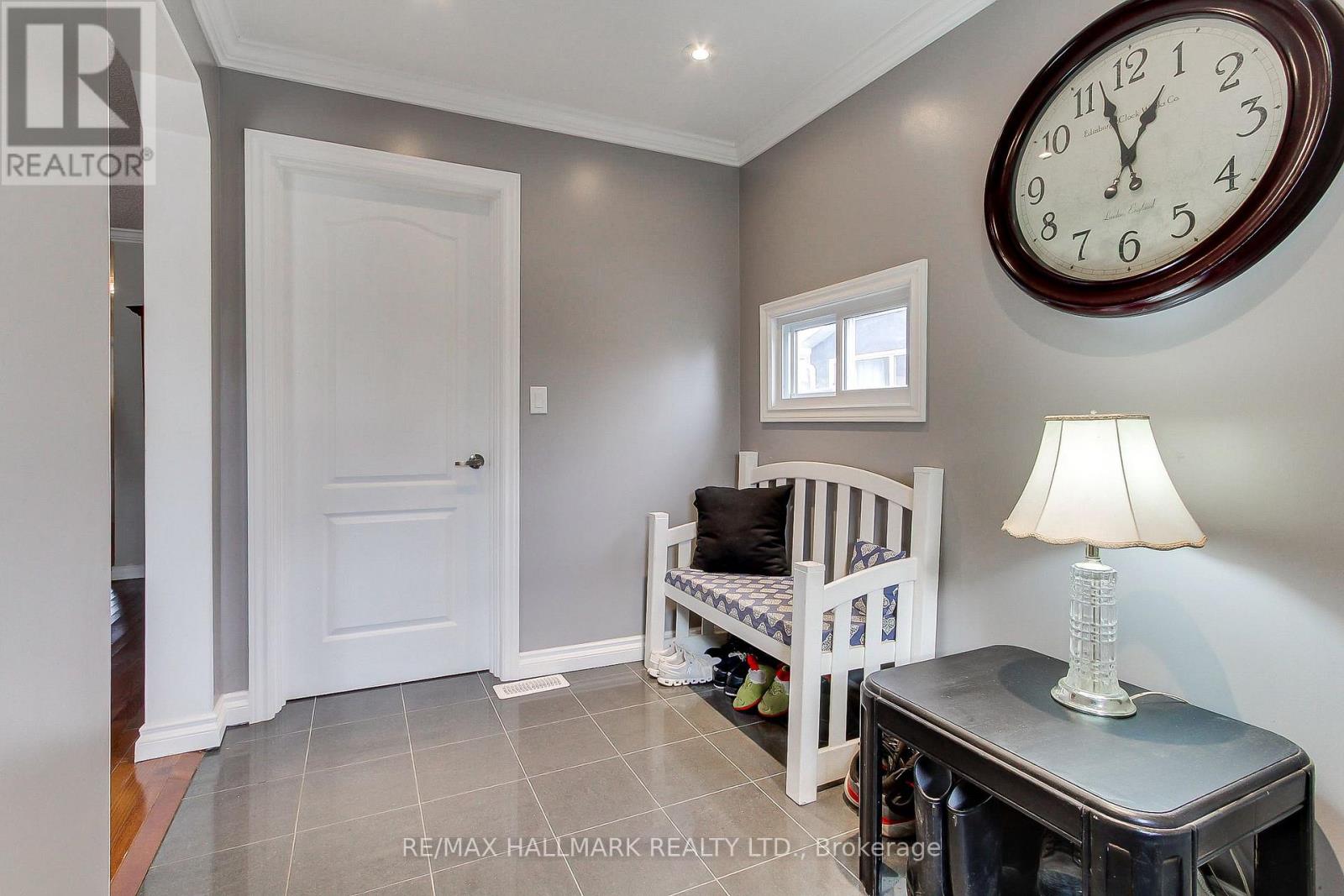 186 Beach Road, Georgina, Ontario  L4P 2L9 - Photo 5 - N12567916